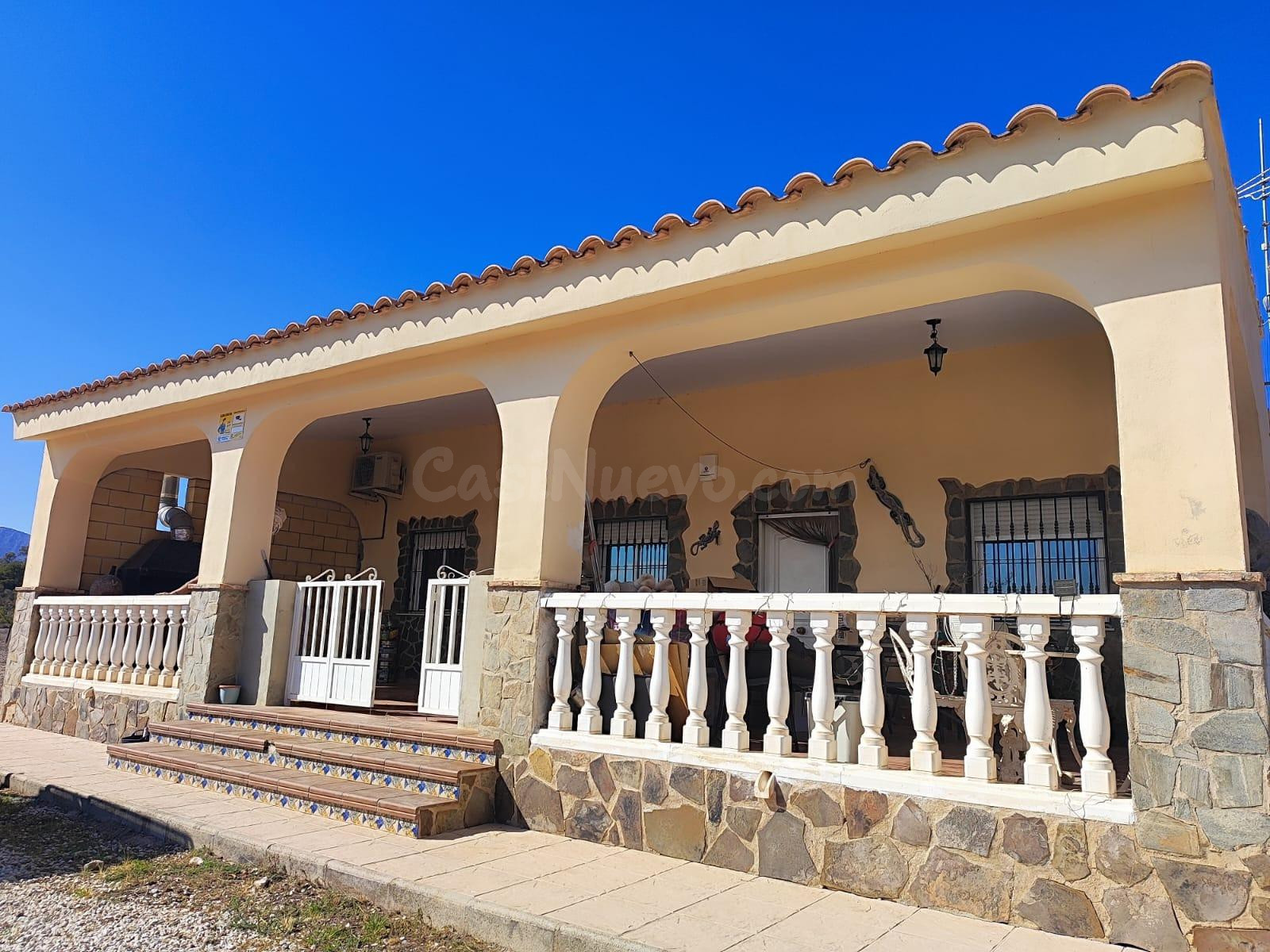 SE VENDE CHALET /MONOVAR / LISTO PARA VIVIR / ARBOLES FRUTALES