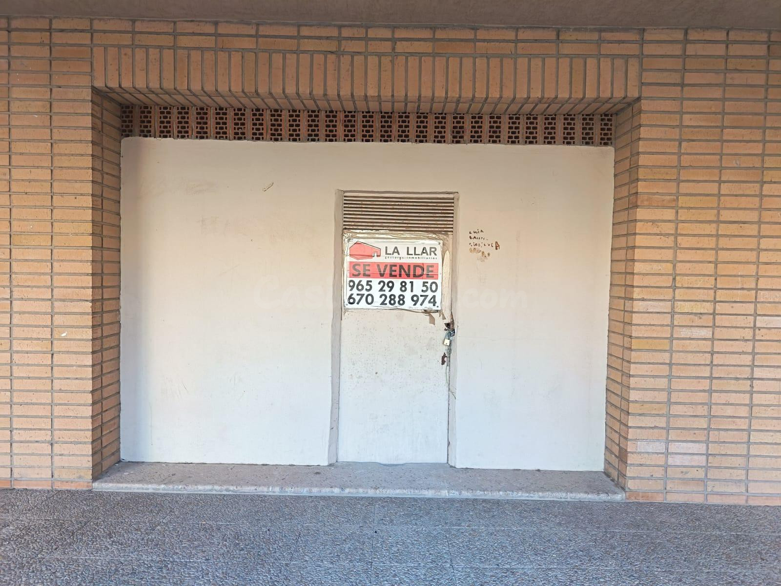 SE VENDE LOCAL A ESTRENAR / CERCA DE HOSPITAL GENERAL / ALTOZANO