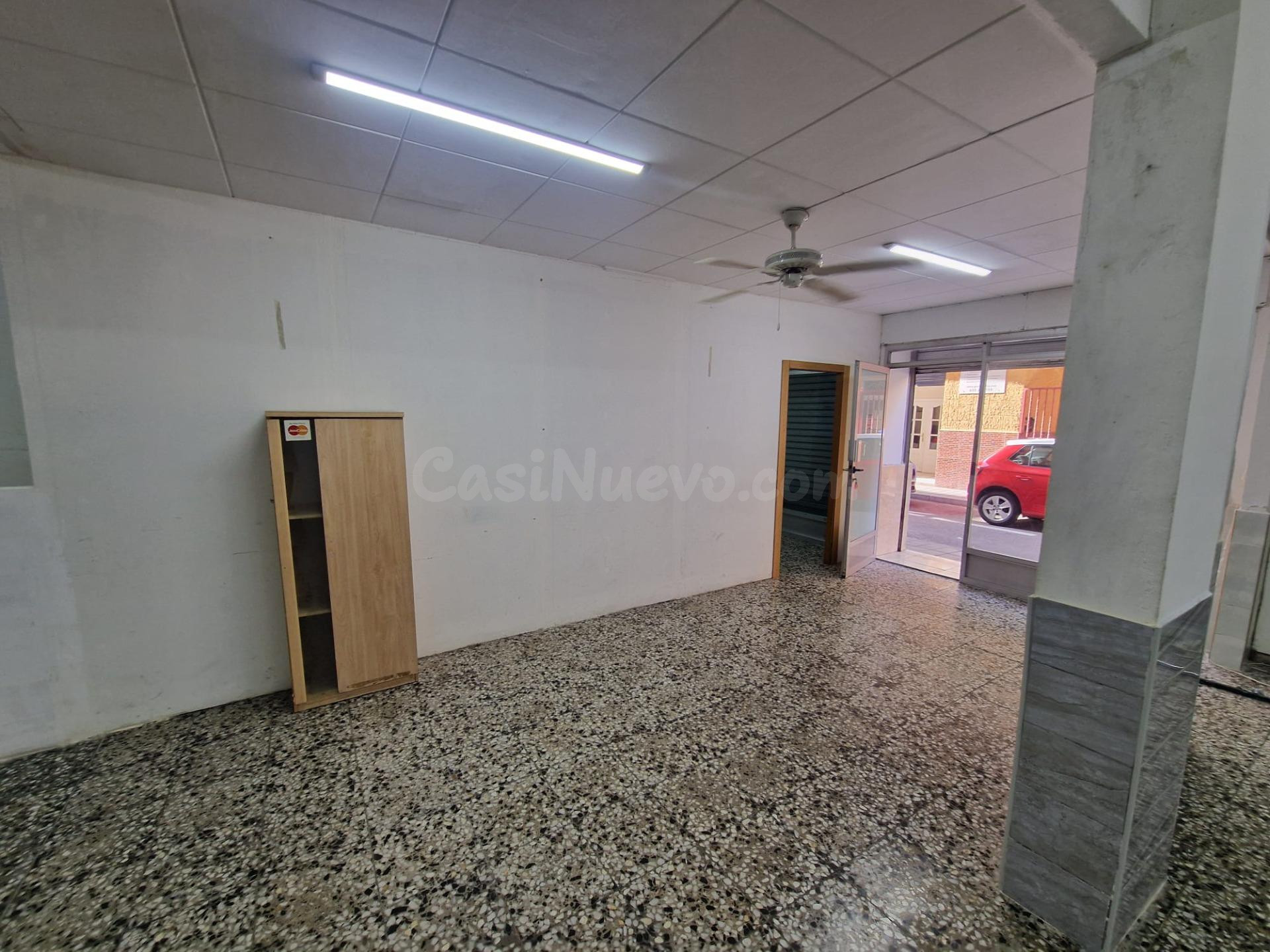 SE VENDE LOCAL / BIEN SITUADO / CERCA PLAZA TOROS - foto 2