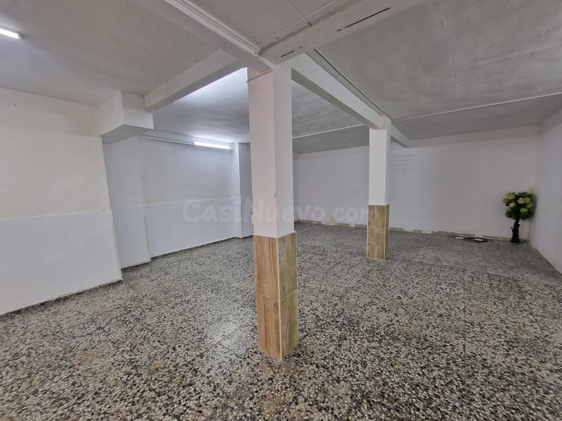 SE VENDE LOCAL / BIEN SITUADO / CERCA PLAZA TOROS - foto 4