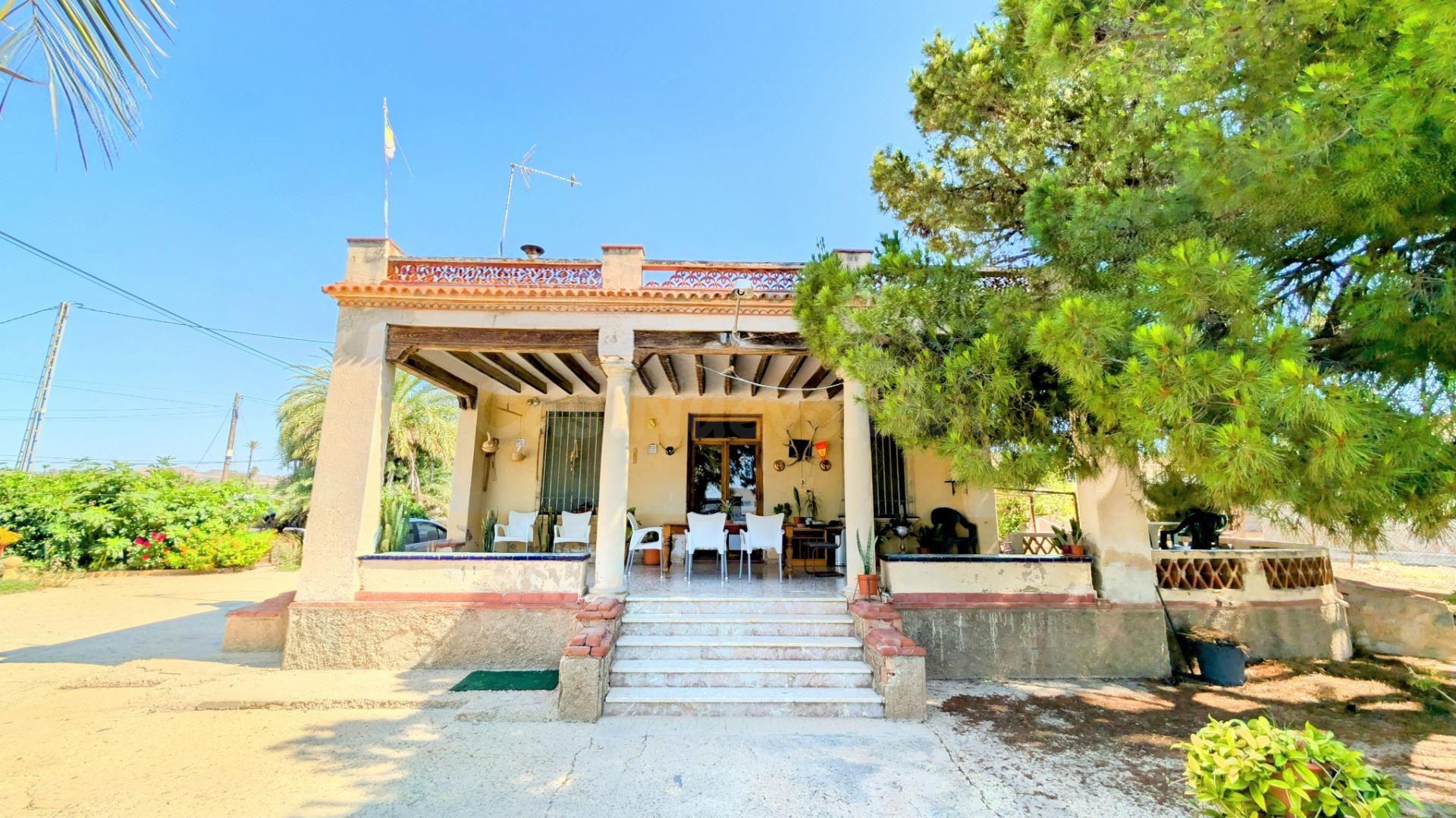 🏡 ¡Oportunidad única! Chalet en zona urbana frente a Carrefour Elche!