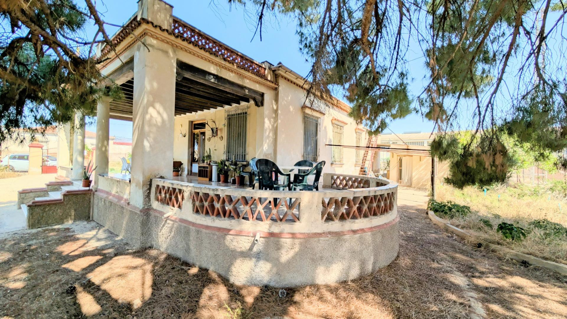 🏡 ¡Oportunidad única! Chalet en zona urbana frente a Carrefo - foto 3