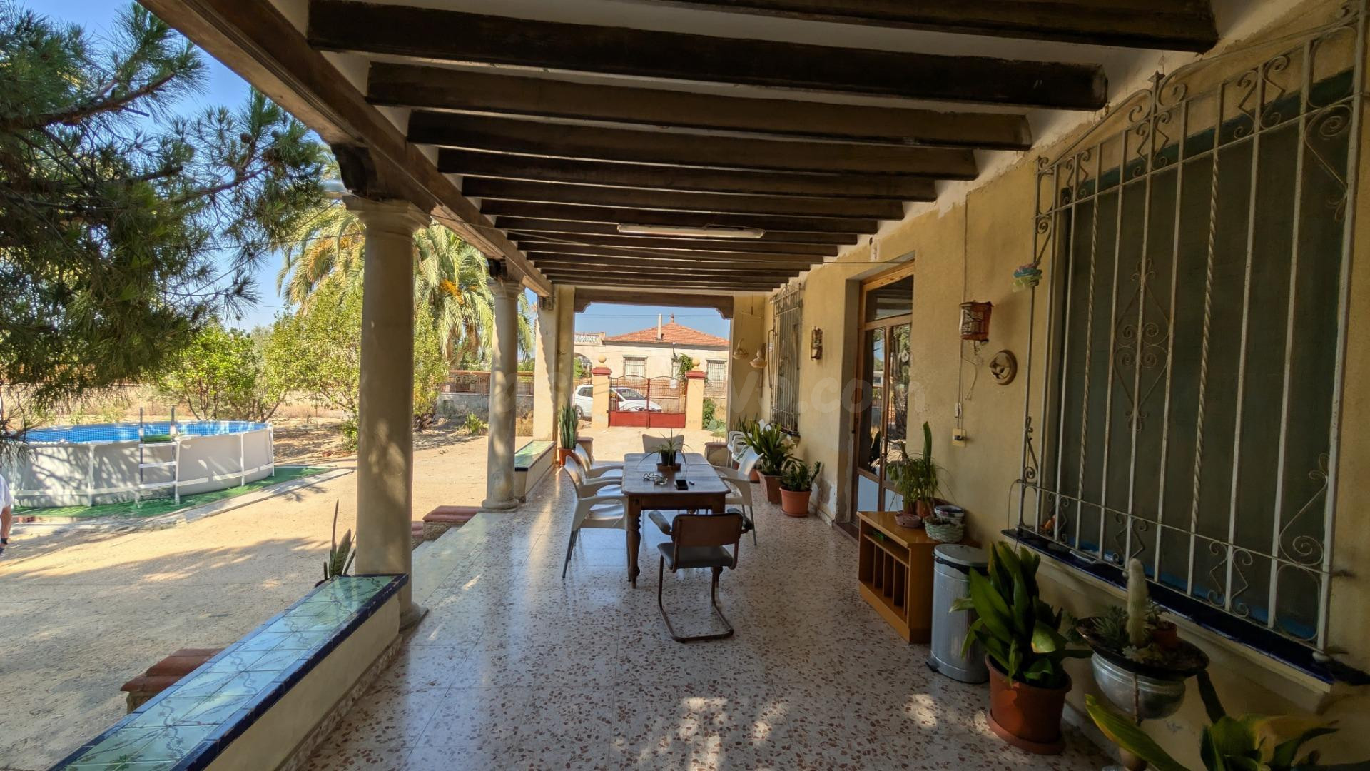 🏡 ¡Oportunidad única! Chalet en zona urbana frente a Carrefo - foto 4