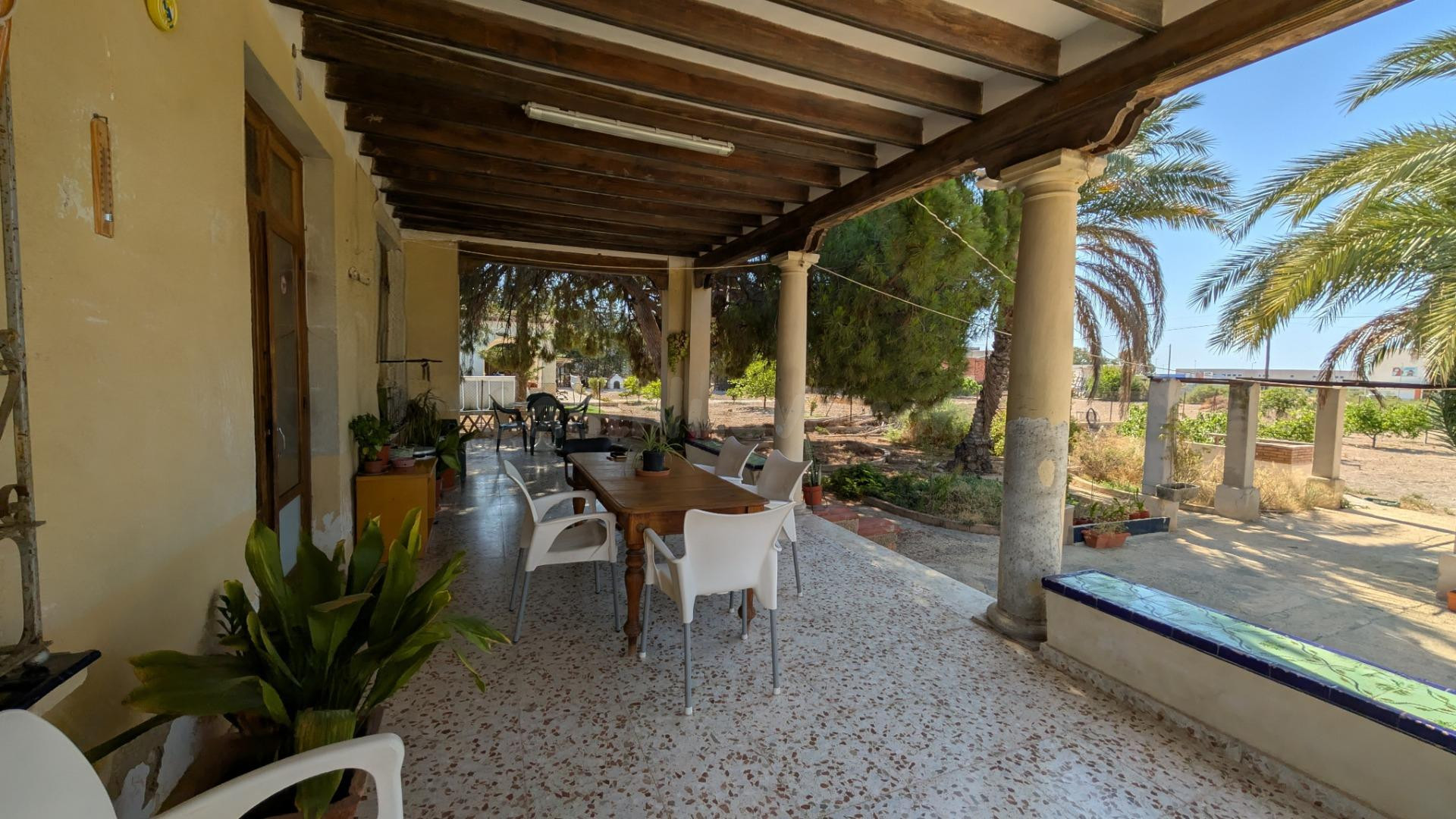 🏡 ¡Oportunidad única! Chalet en zona urbana frente a Carrefo - foto 5