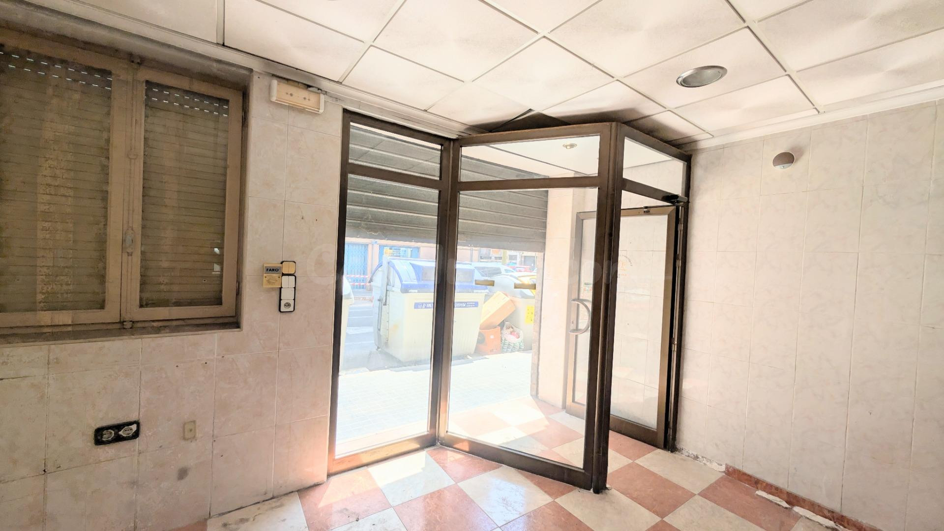 🏢 Oportunidad Única de Local en Venta – Calle Blas Valero, j - foto 4