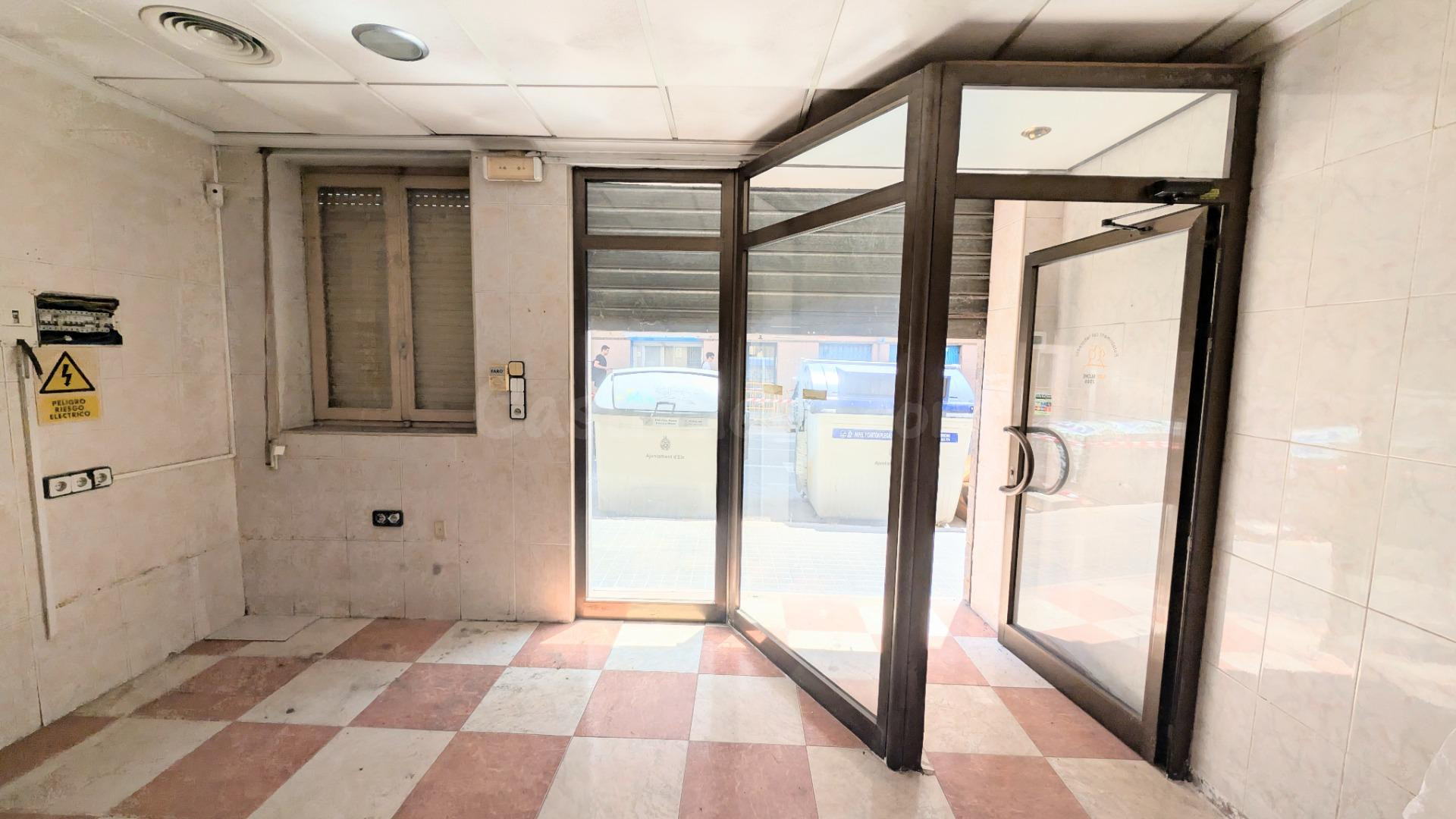 🏢 Oportunidad Única de Local en Venta – Calle Blas Valero, j - foto 5