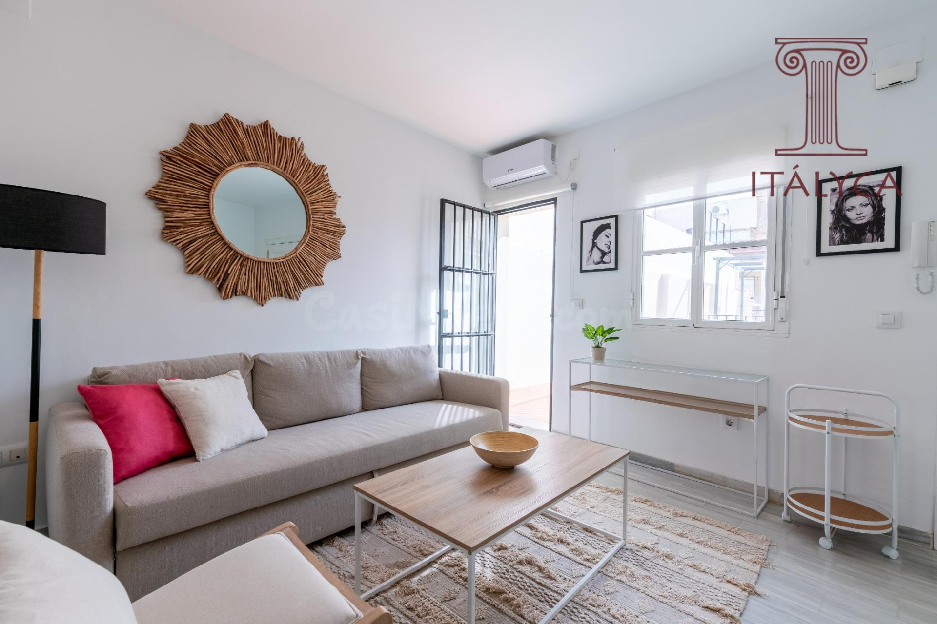 Ático de 1 dormitorio en calle Peral - foto 2