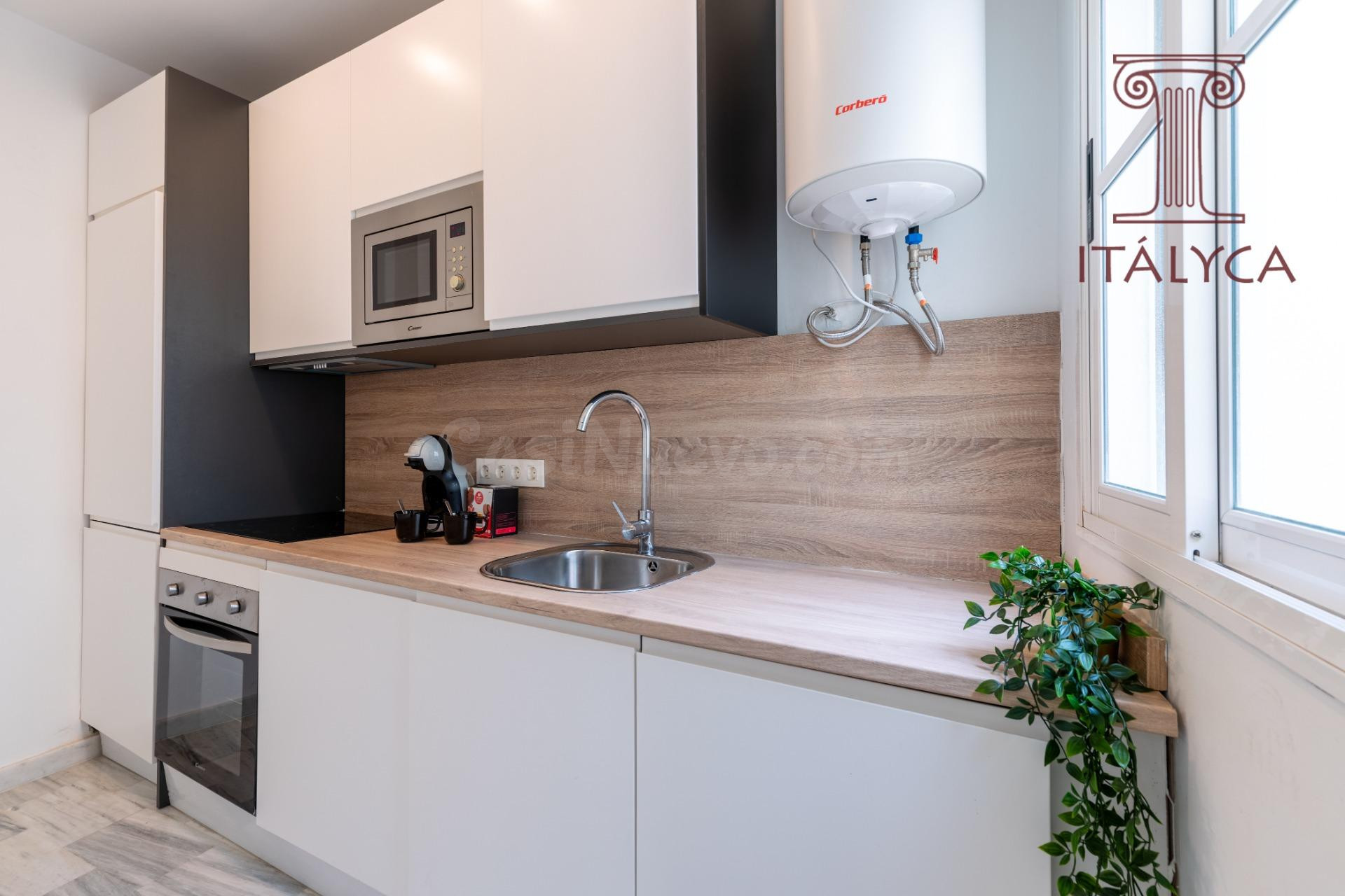 Ático de 1 dormitorio en calle Peral - foto 3