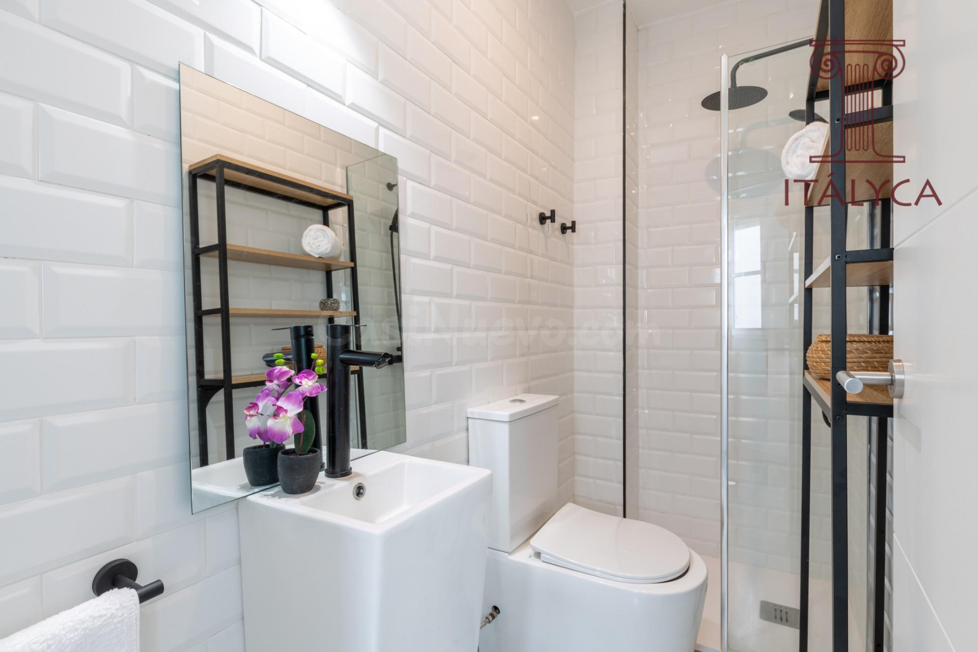 Ático de 1 dormitorio en calle Peral - foto 5