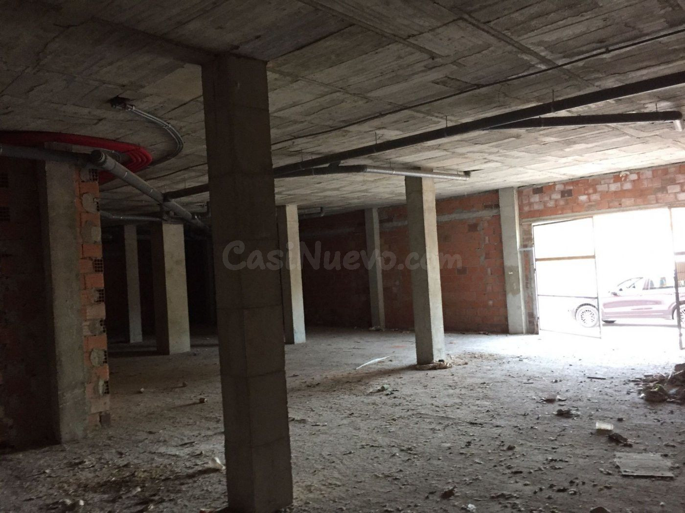 SE VENDE BAJO LOCAL COMERCIAL 310 m2 CON 3 PLAZAS DE GARAJE