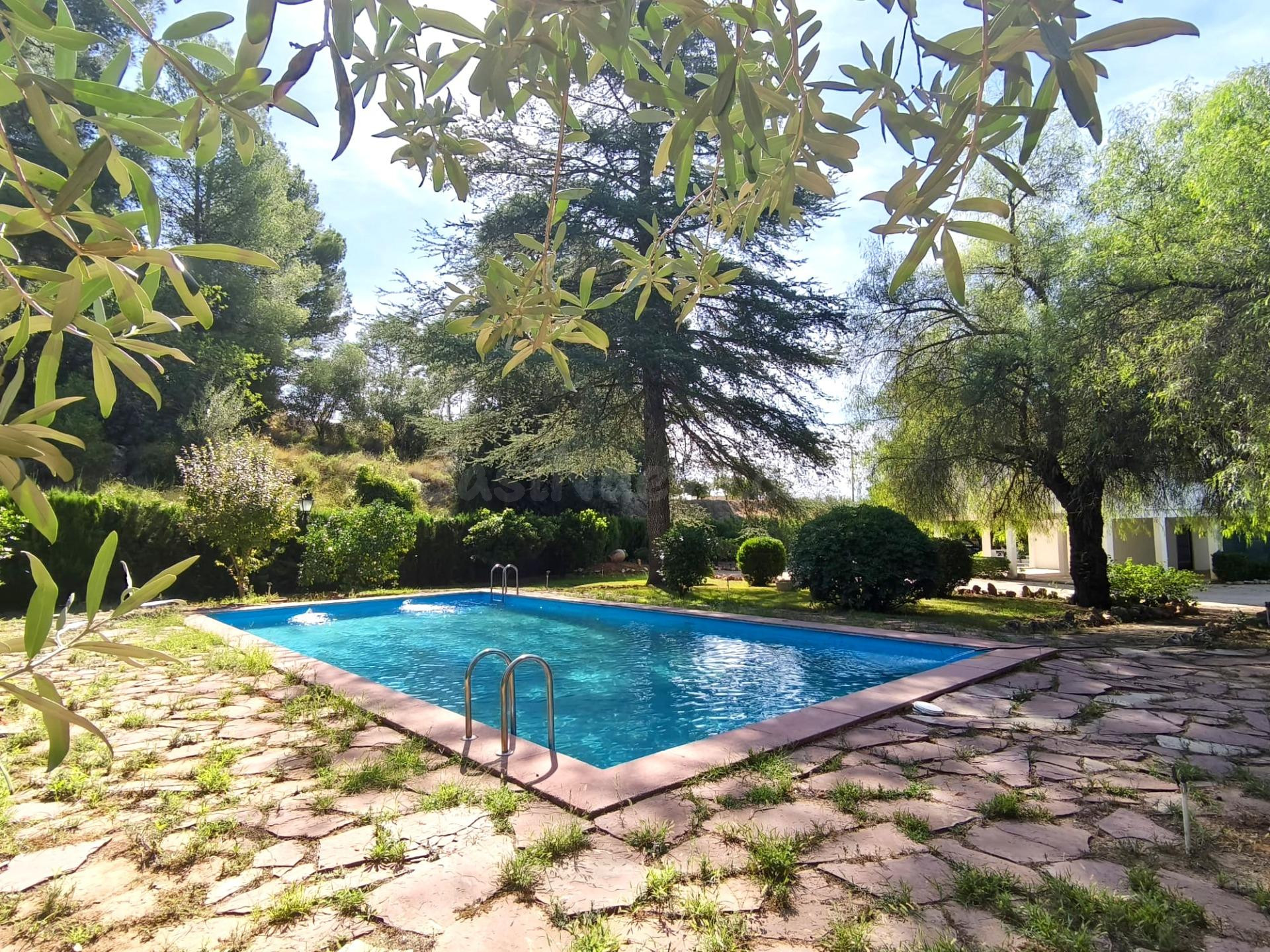 ESTUPENDO CHALET A LA VENTA EN BIXQUERT