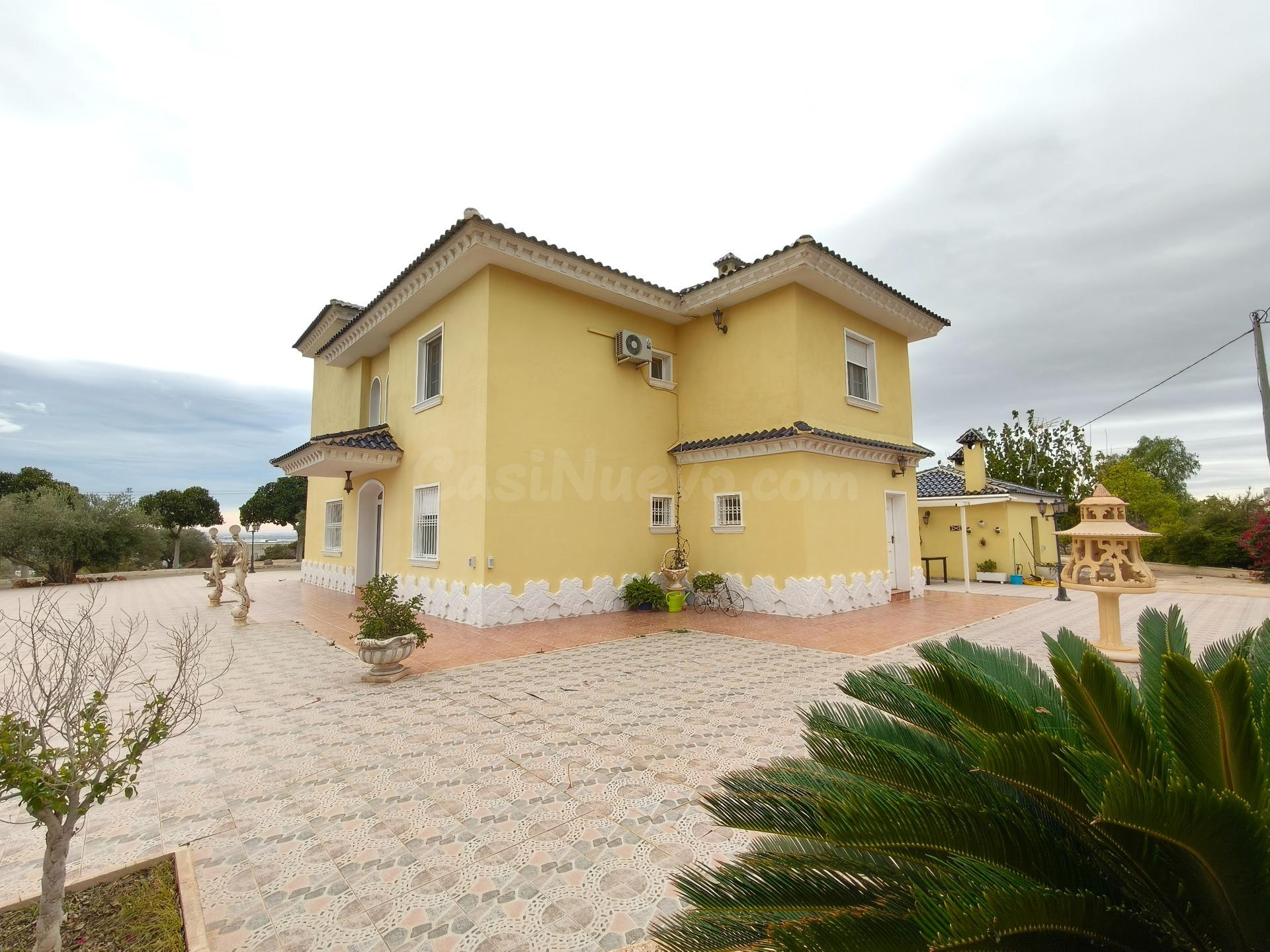 VENTA DE MAGNIFICO CHALET DE LUJO EN CREVILLENTE