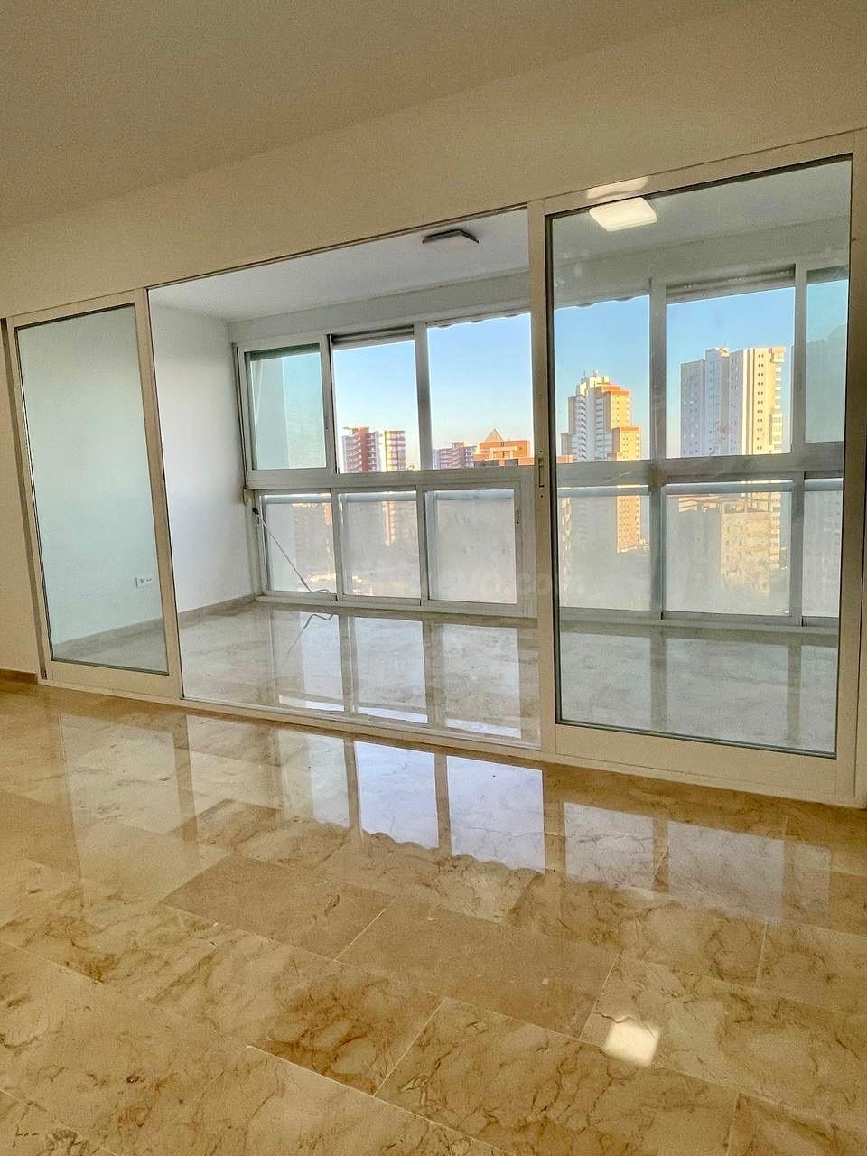 SE VENDE EL PISO CON VISTAS AL MAR EN PONIENTE, BENIDORM - foto 3