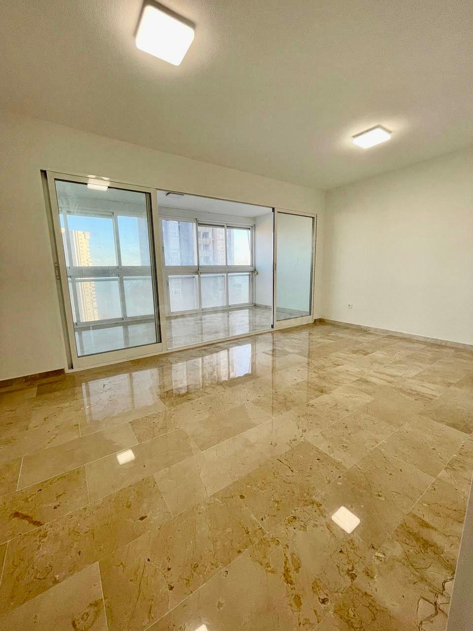 SE VENDE EL PISO CON VISTAS AL MAR EN PONIENTE, BENIDORM - foto 4
