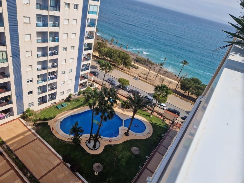 SE VENDE EL ÁTICO EN LA PRIMERA LÍNEA DE LA PLAYA - foto 2