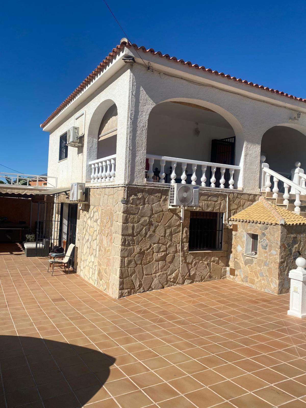SE VENDE UNA CASA EN EL ALBIR - foto 2