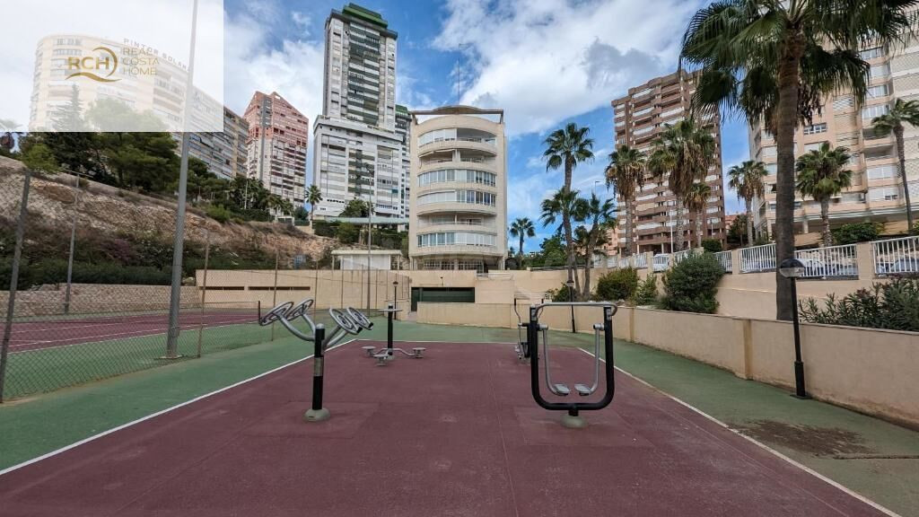 SE VENDE MARAVILLOSO PISO EN LA PRIMERA LÍNEA DE LA PLAYA DE - foto 2