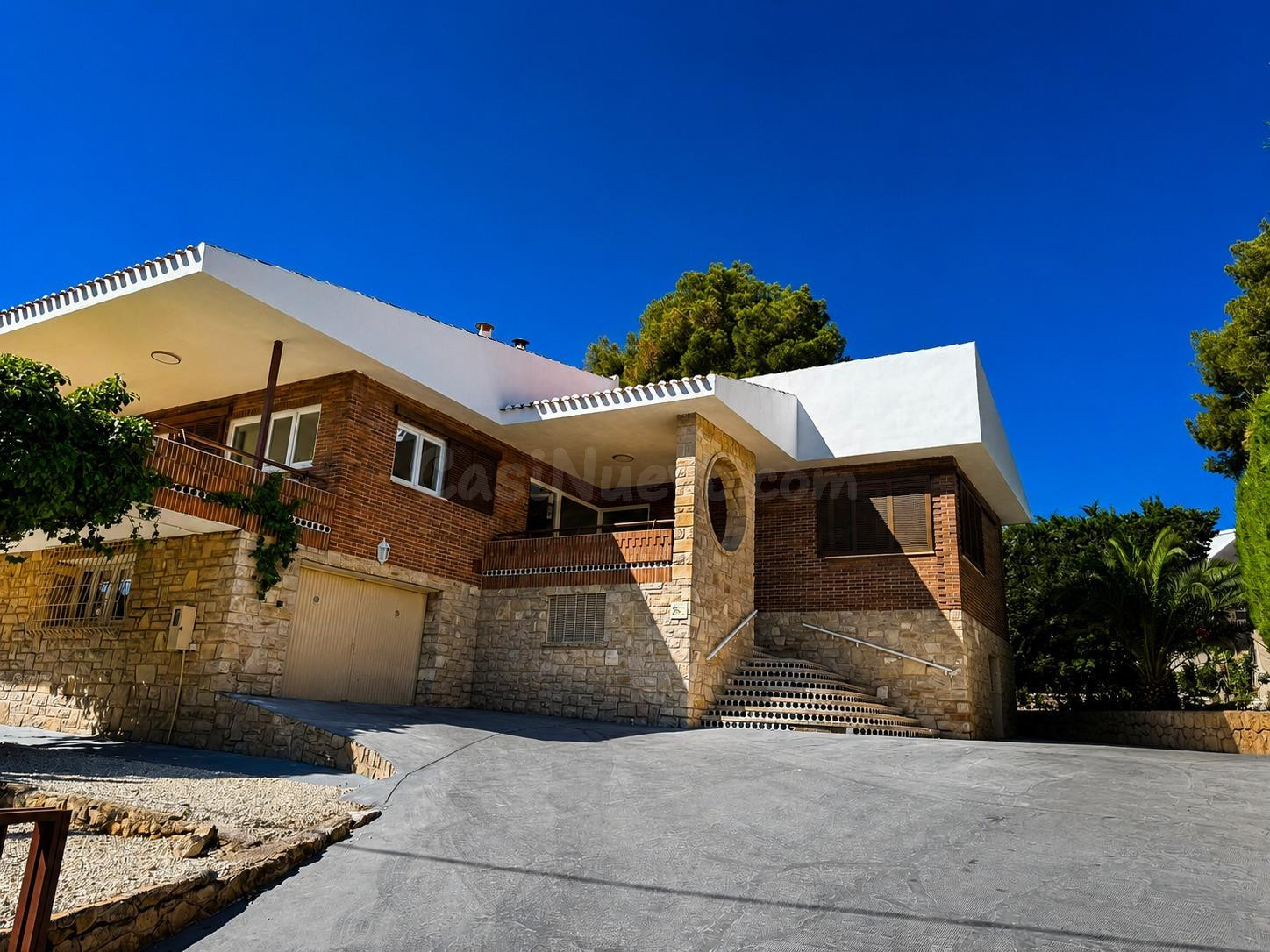 CHALET INDEPENDIENTE  EN VENTA EN LA NUCIA