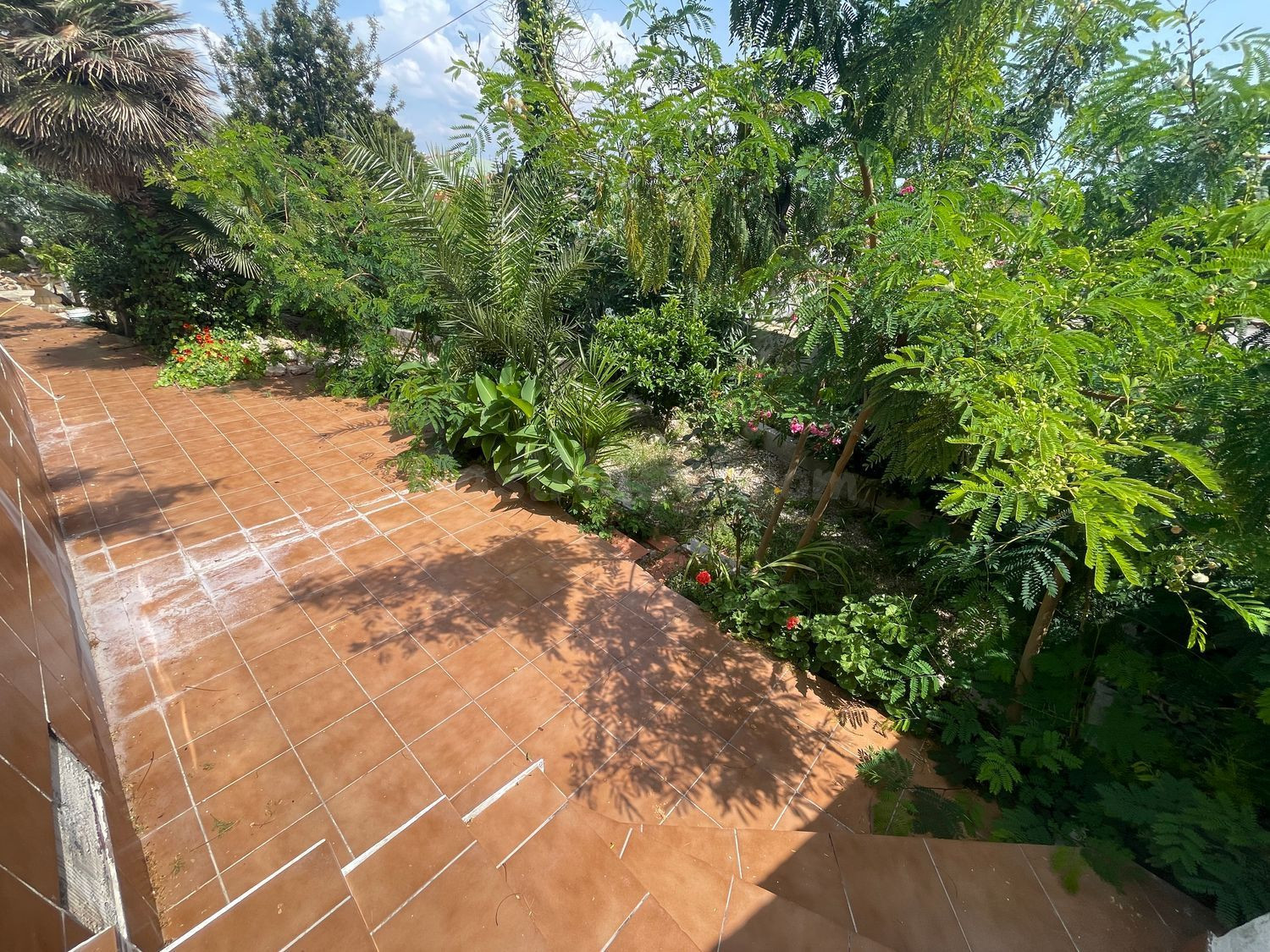 Chalet con gran jardín, terraza y preciosas vistas, en Peñís - foto 4