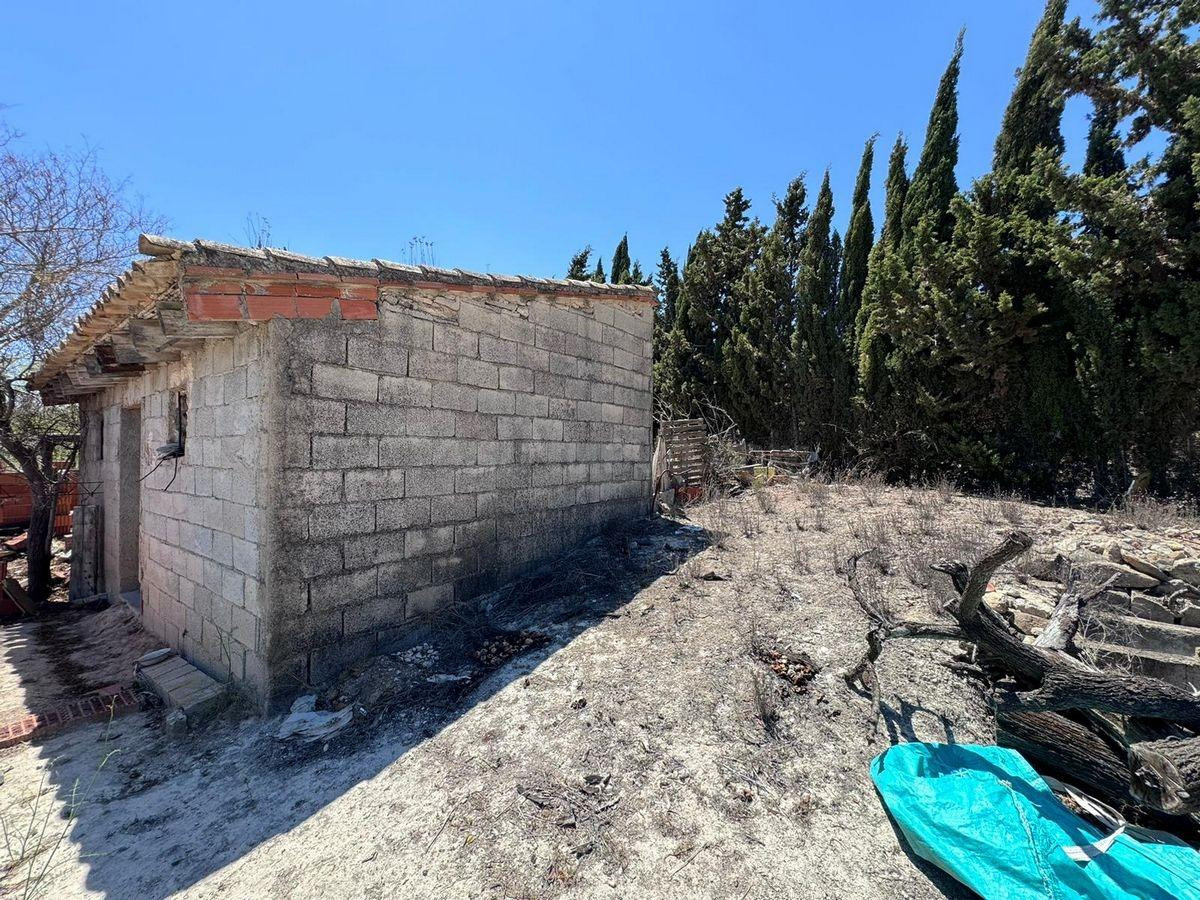 Parcela en Benissa – 5.005 m2 con Construcción Existente y P - foto 3