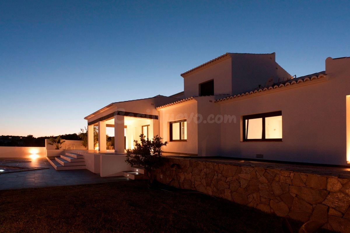 Villa mediterránea con vistas al mar en venta en Moraira – I - foto 5