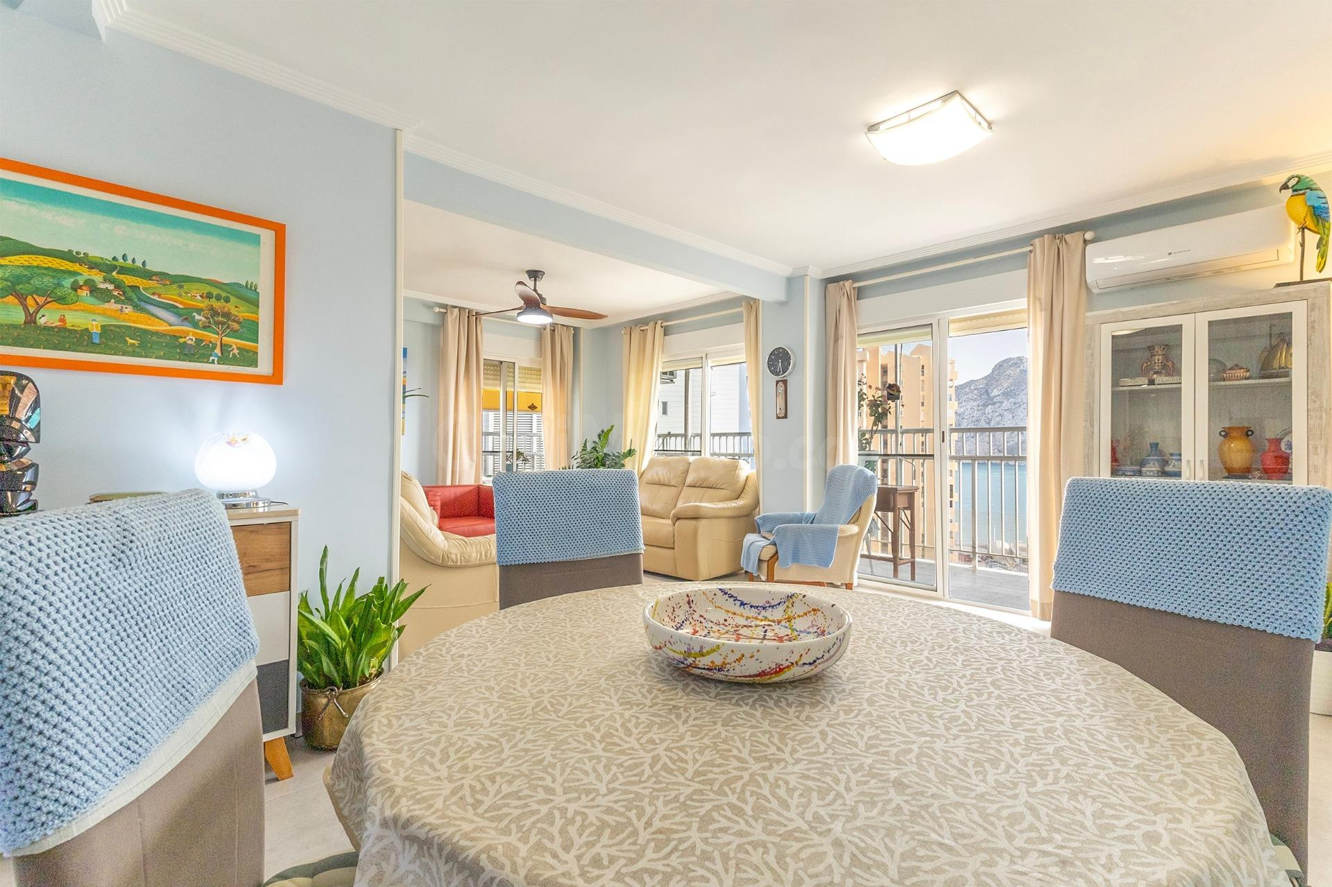 Exclusiva oportunidad en Calpe: apartamento luminoso con vis - foto 4