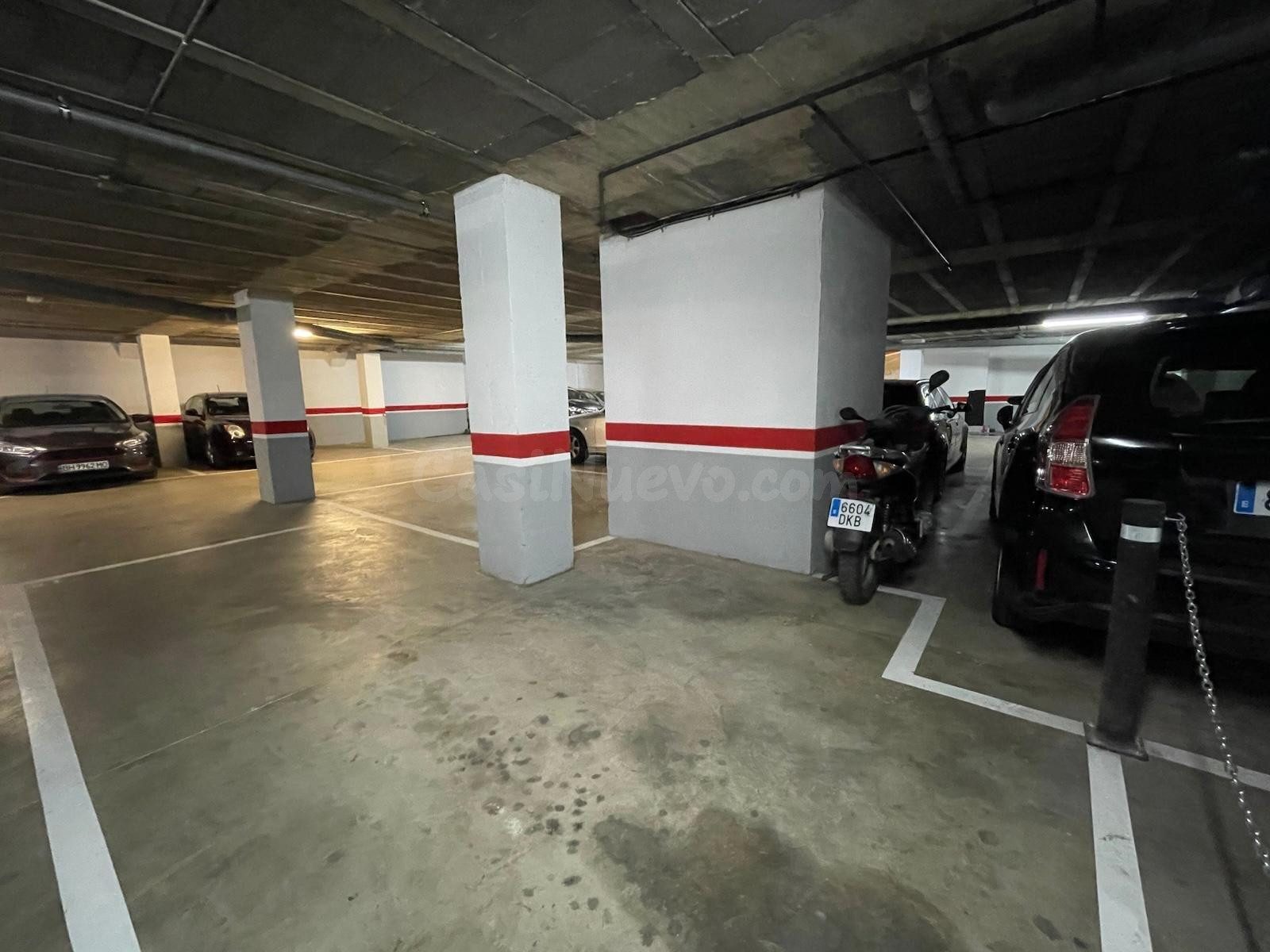 Plaza de parking amplia en venta en El Raval – Calle Sant Pacià