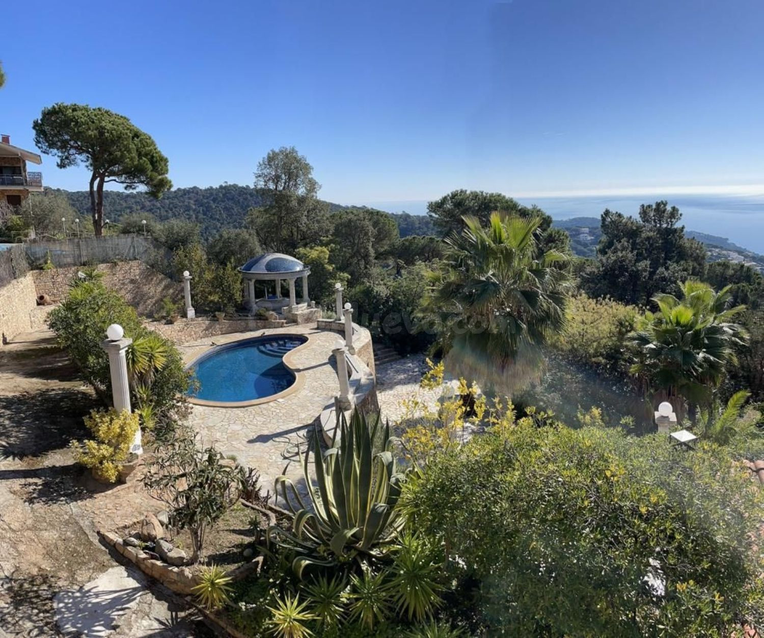 Casa con vista al mar, piscina, pista de tenis y gran jardín - foto 2