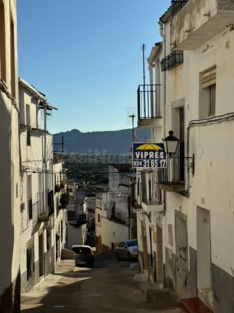 CASABANCO VENDE VIVIENDA DE CUATRO DORMITORIOS EN ALCUESCAR.