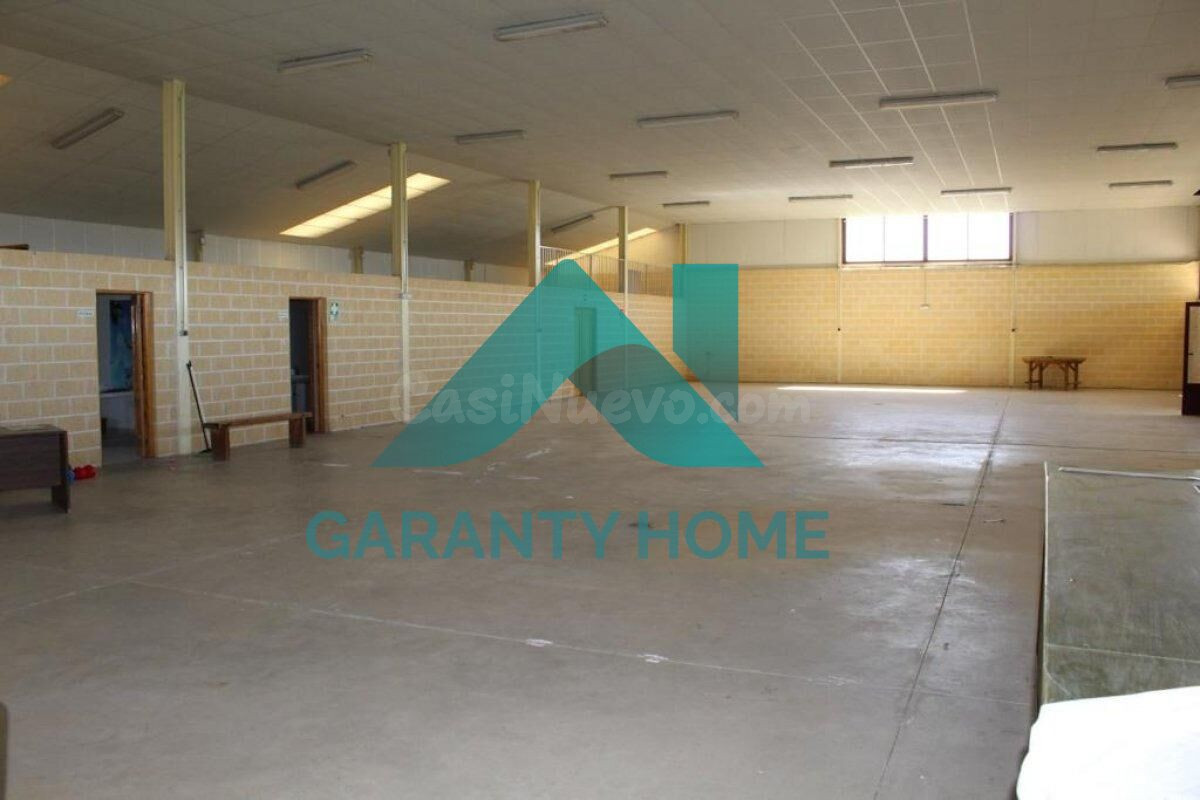 SE VENDE NAVE EN SIERRA DE FUENTES - foto 2