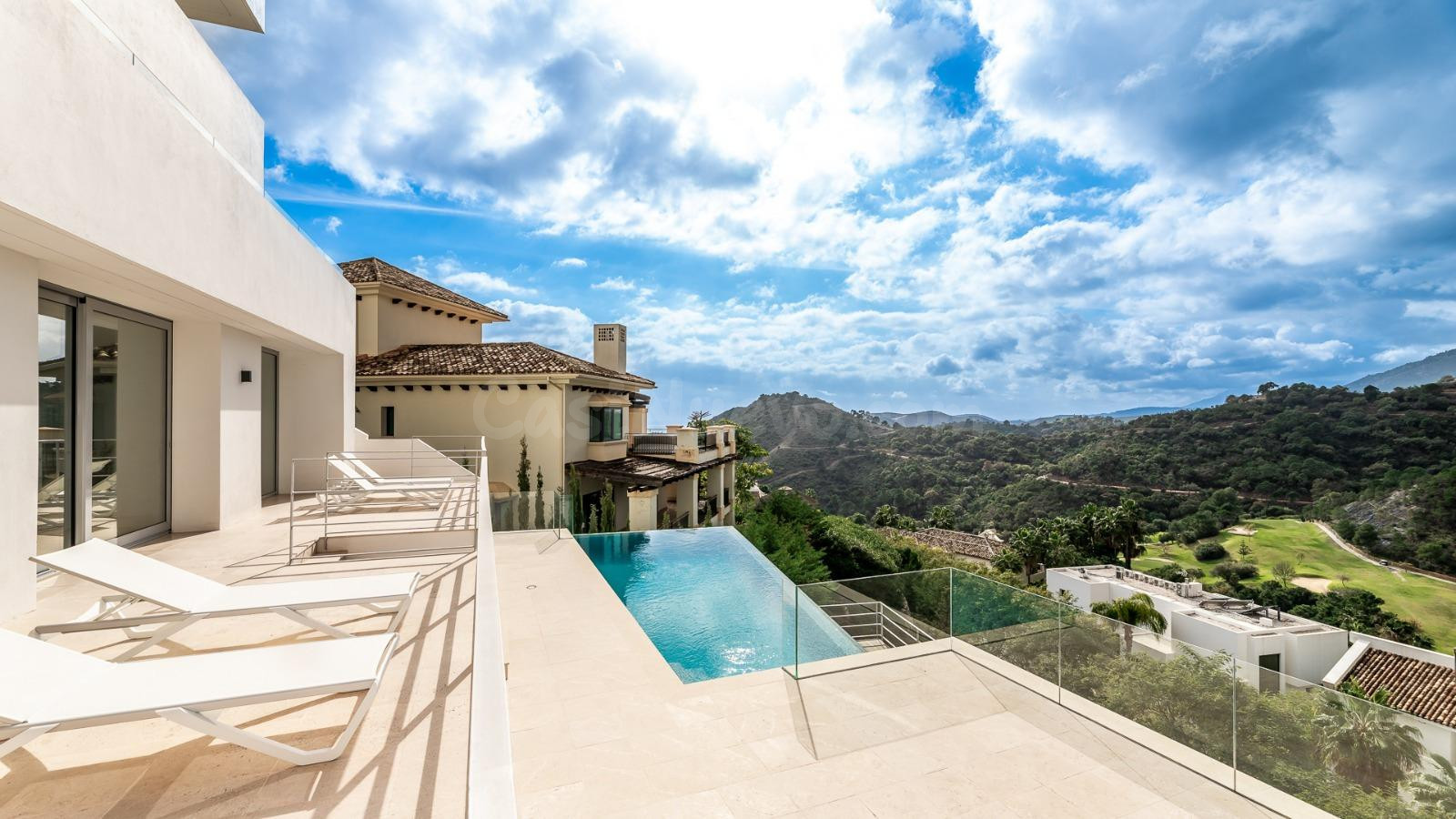 Moderna villa con impresionantes vistas en Los Arqueros, Benahavís