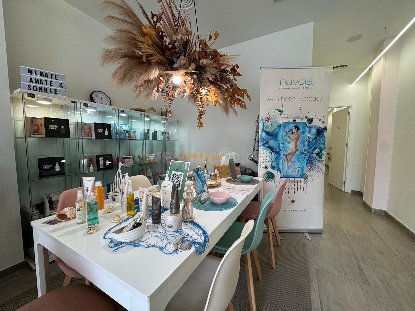 SE TRASPASA NEGOCIO DE ESTETICA EN UNA ZONA MUY COMERCIAL DE ELCHE