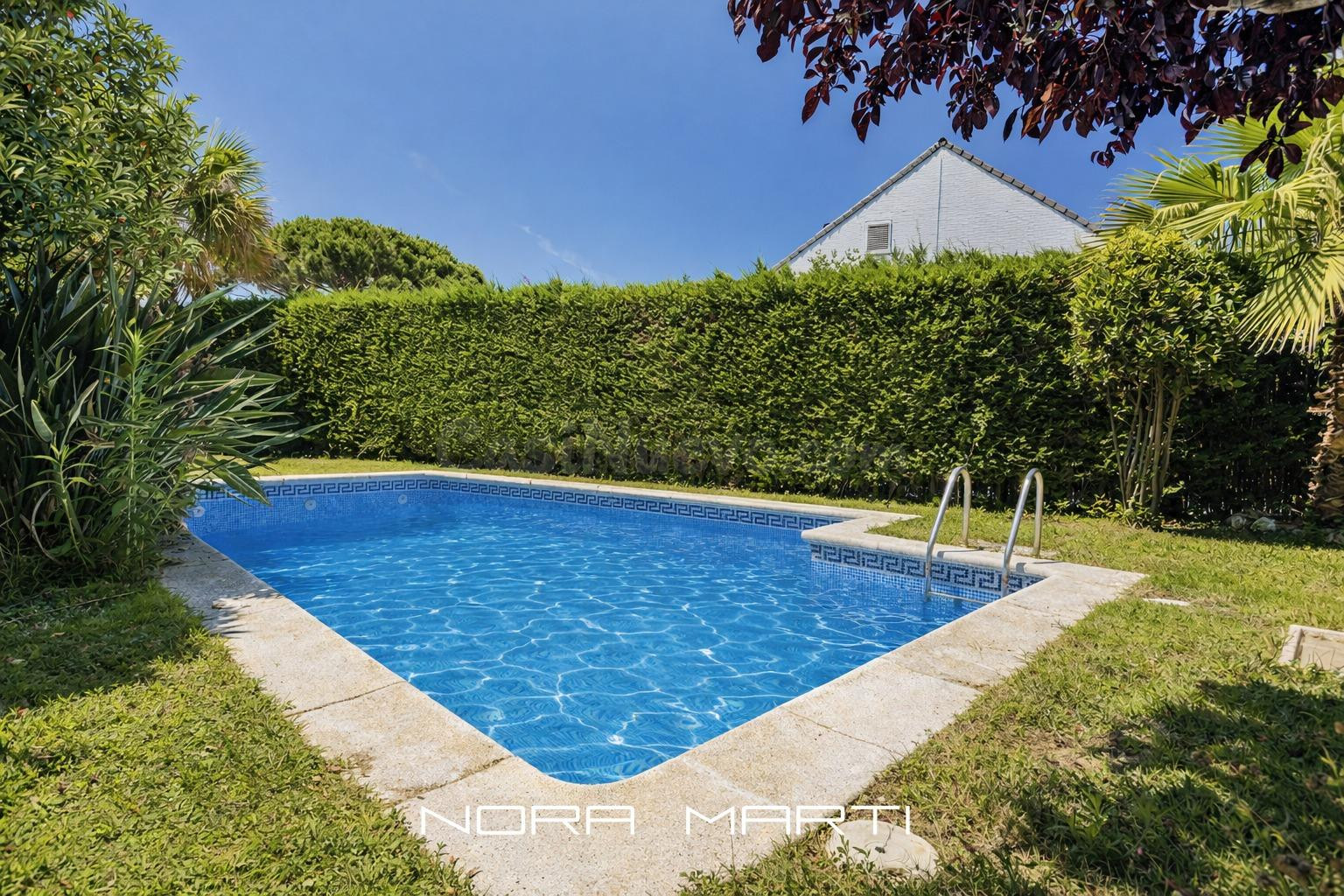 Casa adosada con jardín, piscina privada y vistas al mar en  - foto 3