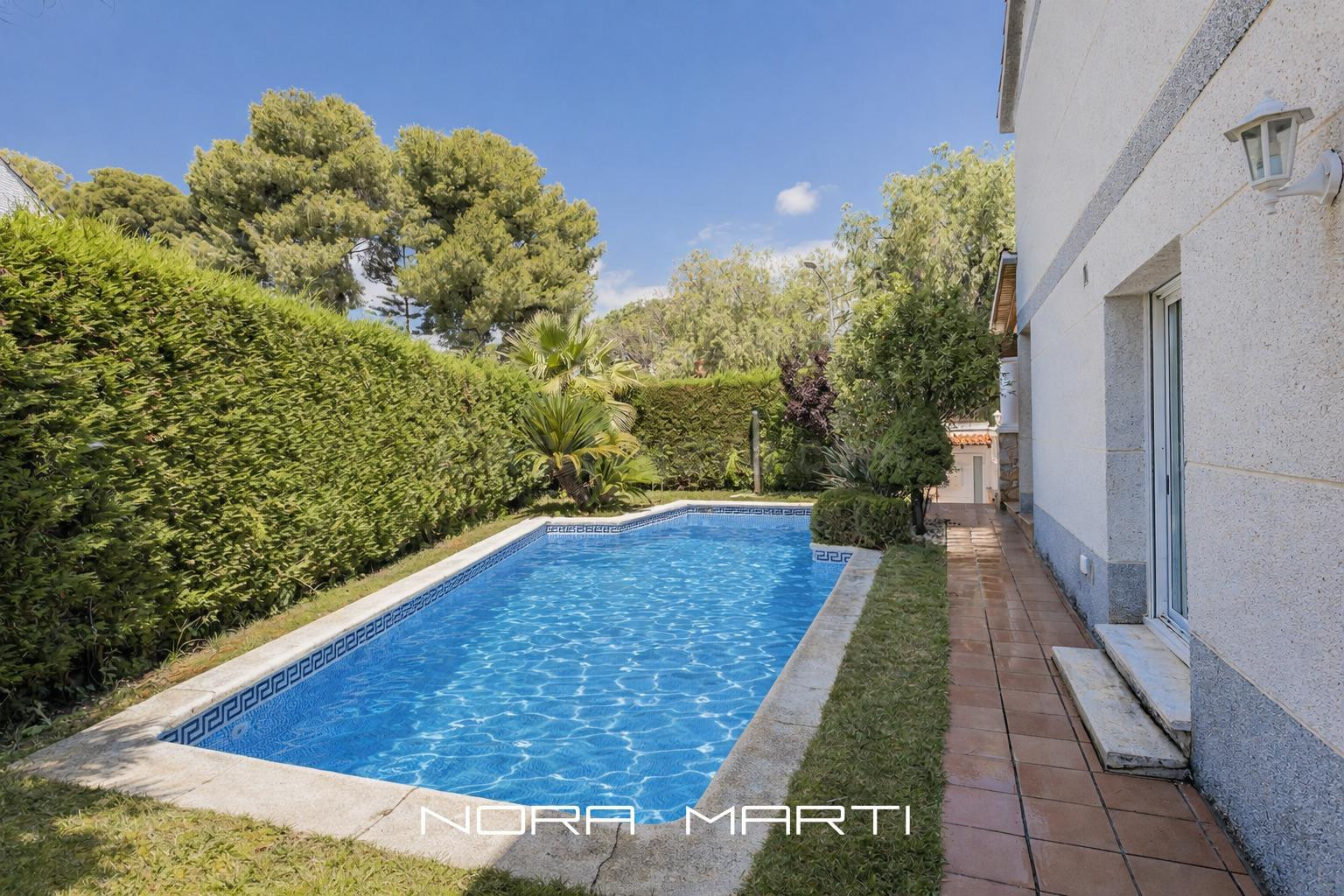 Casa adosada con jardín, piscina privada y vistas al mar en  - foto 4