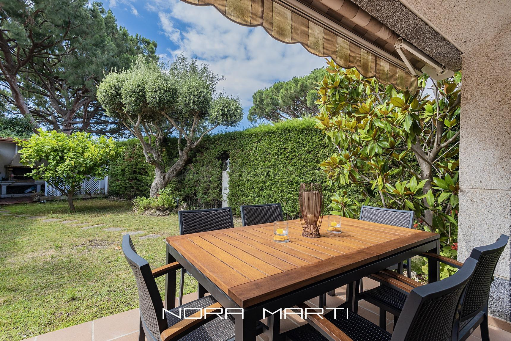 Casa adosada con jardín, piscina privada y vistas al mar en  - foto 5