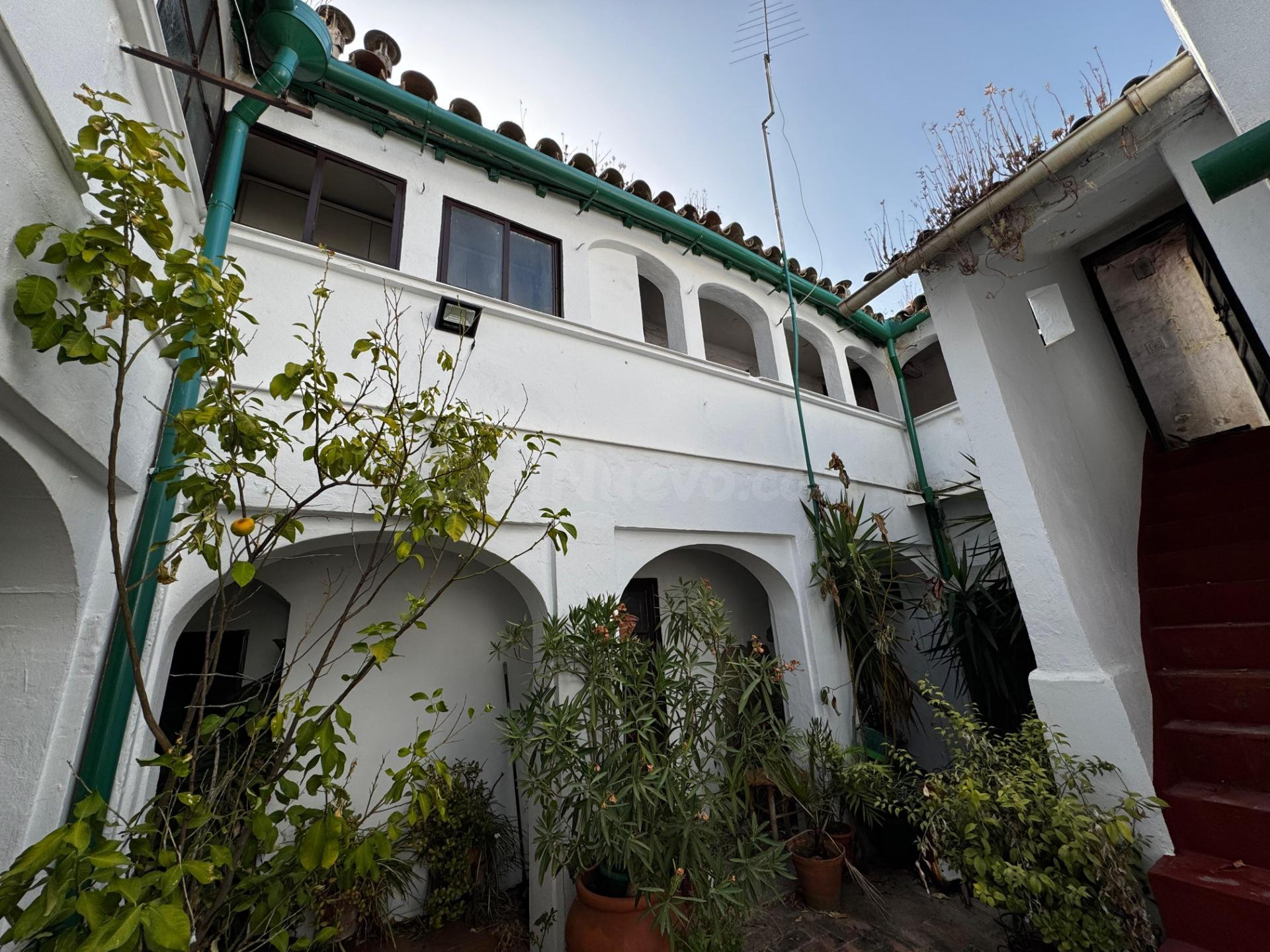 MAGNIFICA CASA PARA REFORMAR JUNTO UNIVERSIDAD DE DERECHO, CORDOBA CAPITAL