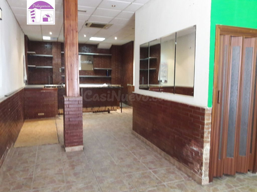 Se vende o alquiler con opcion compra local