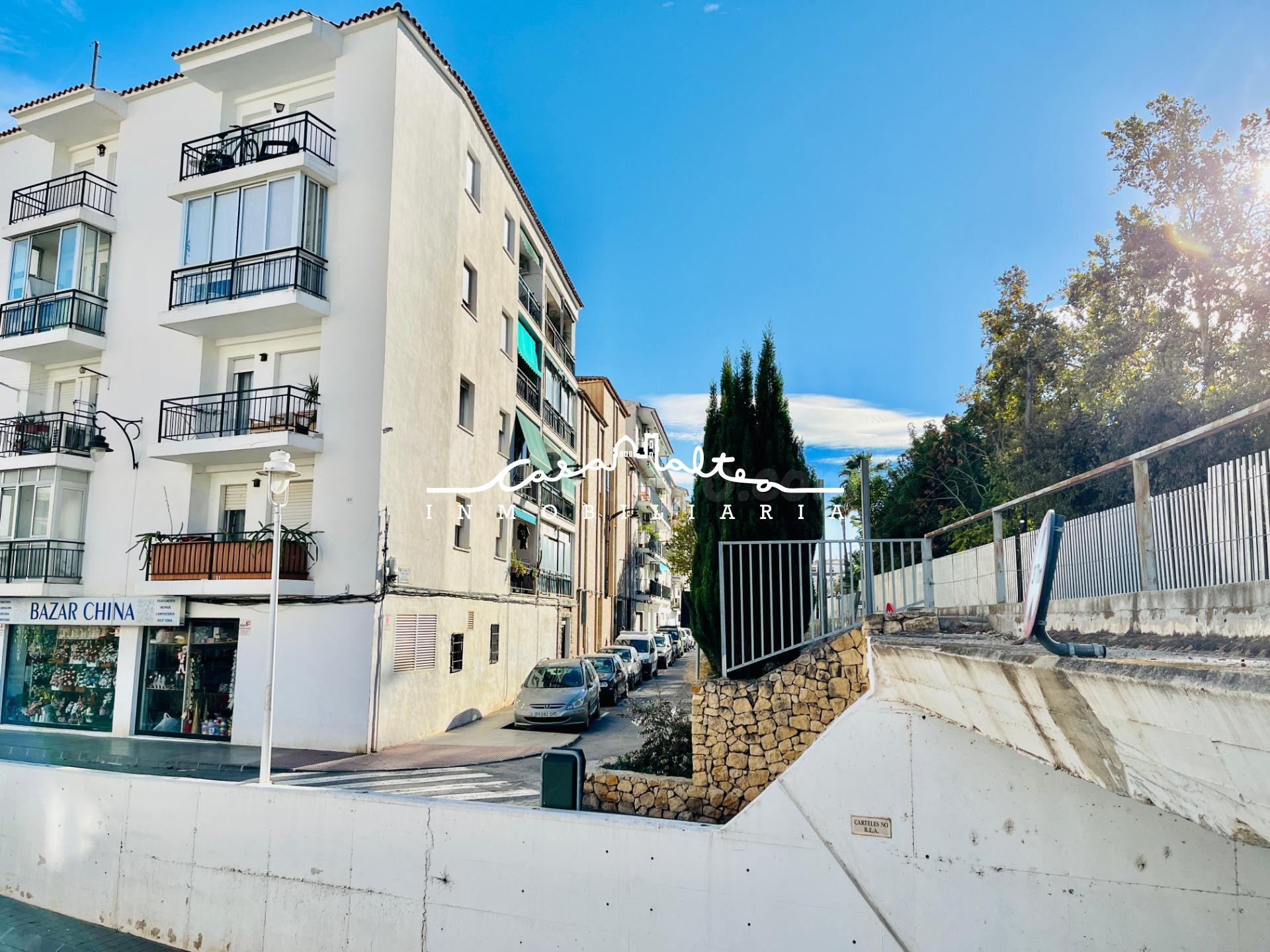 SE VENDE LOCAL COMERCIAL EN EL CENTRO DE ALTEA
