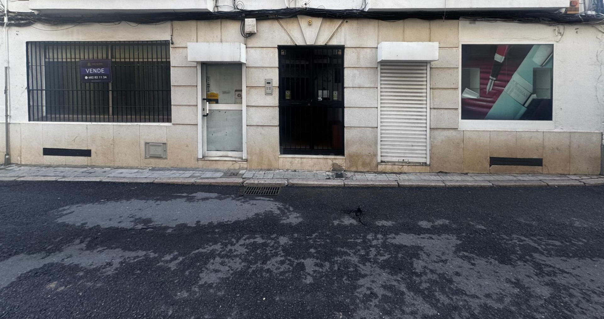 LOCAL COMERCIAL EN ZONA PLAZA MARRÓN - 🏢✨