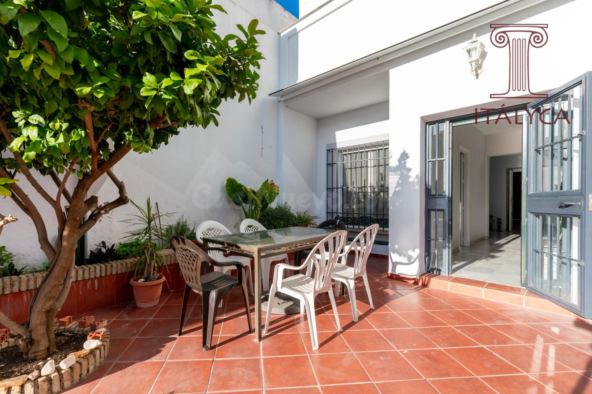 Casa de 6 dormitorios, histórica con encanto y gran patio en