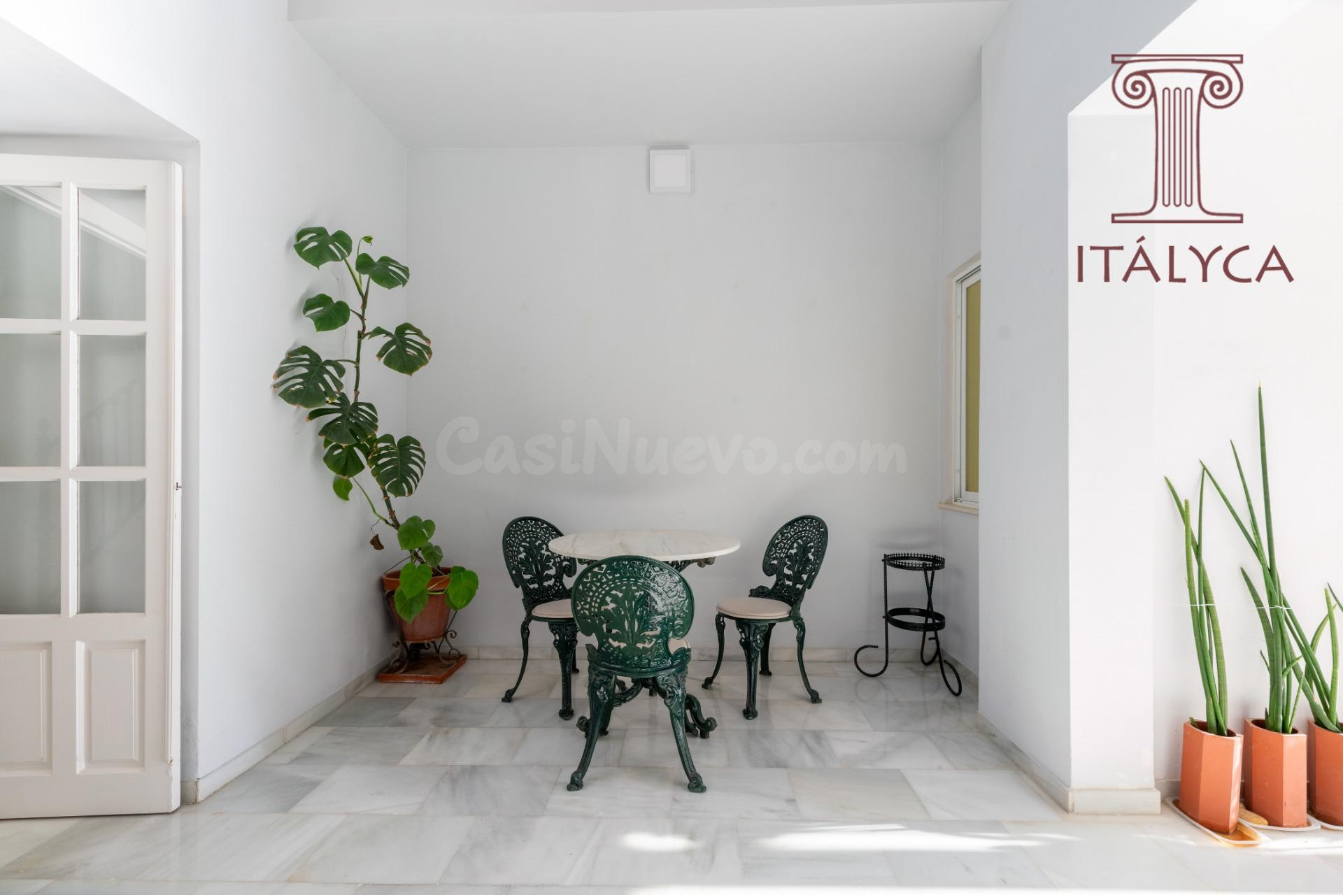Casa de 6 dormitorios, histórica con encanto y gran patio en - foto 2