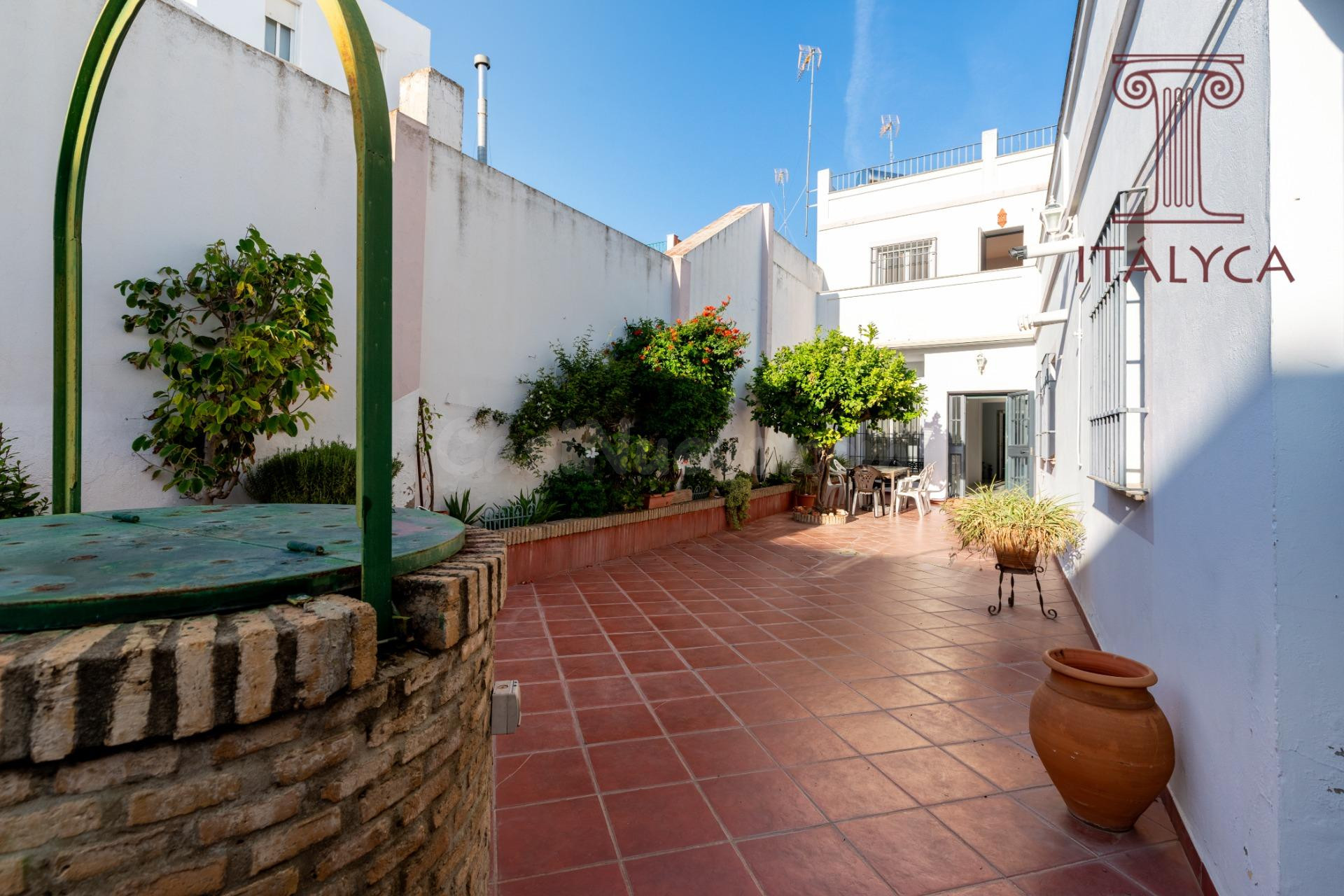 Casa de 6 dormitorios, histórica con encanto y gran patio en - foto 4