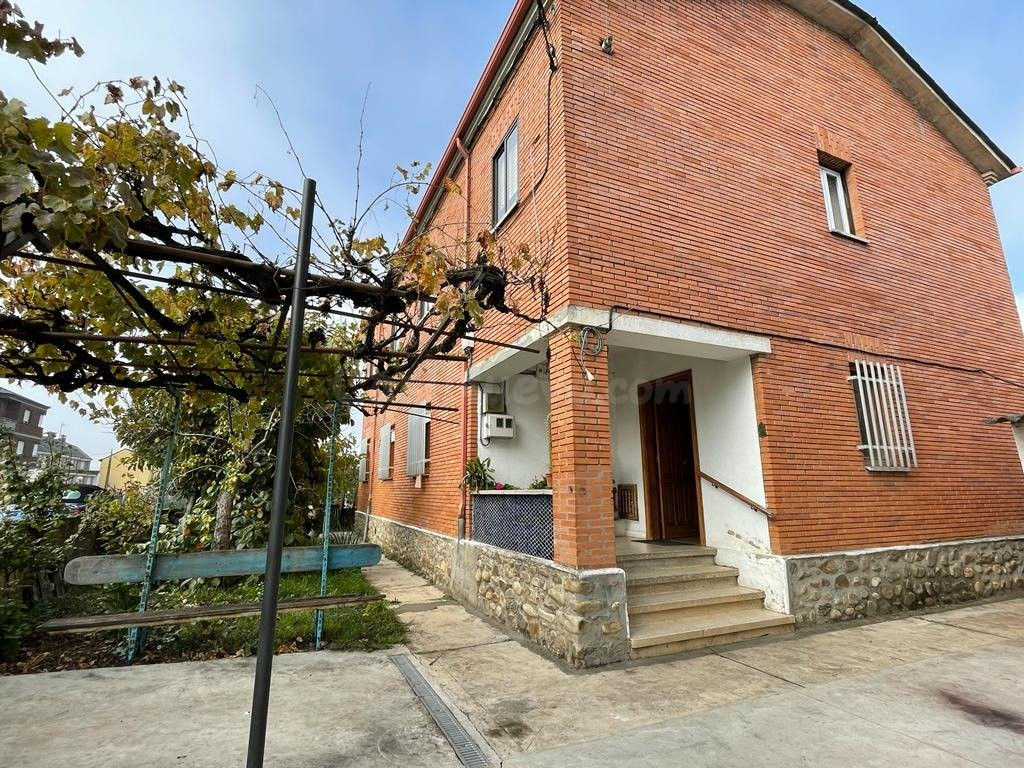 VENTA CASA CON TERRENO EN CUATROVIENTOS