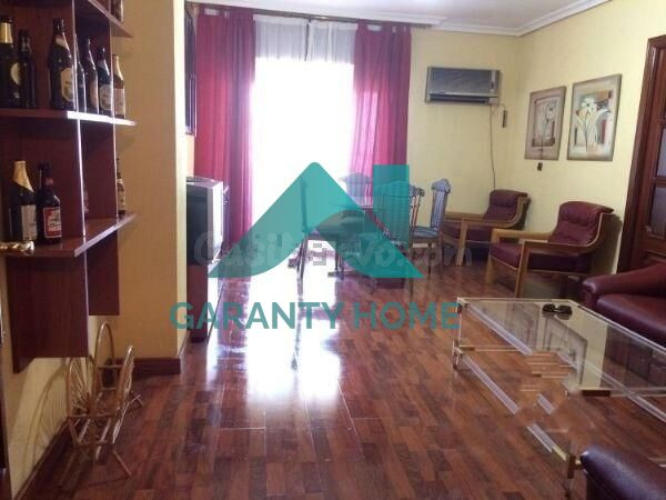 🏡 AMPLIO PISO EN PLENO CENTRO CON TERRAZA Y FACHADA REFORMAD - foto 2