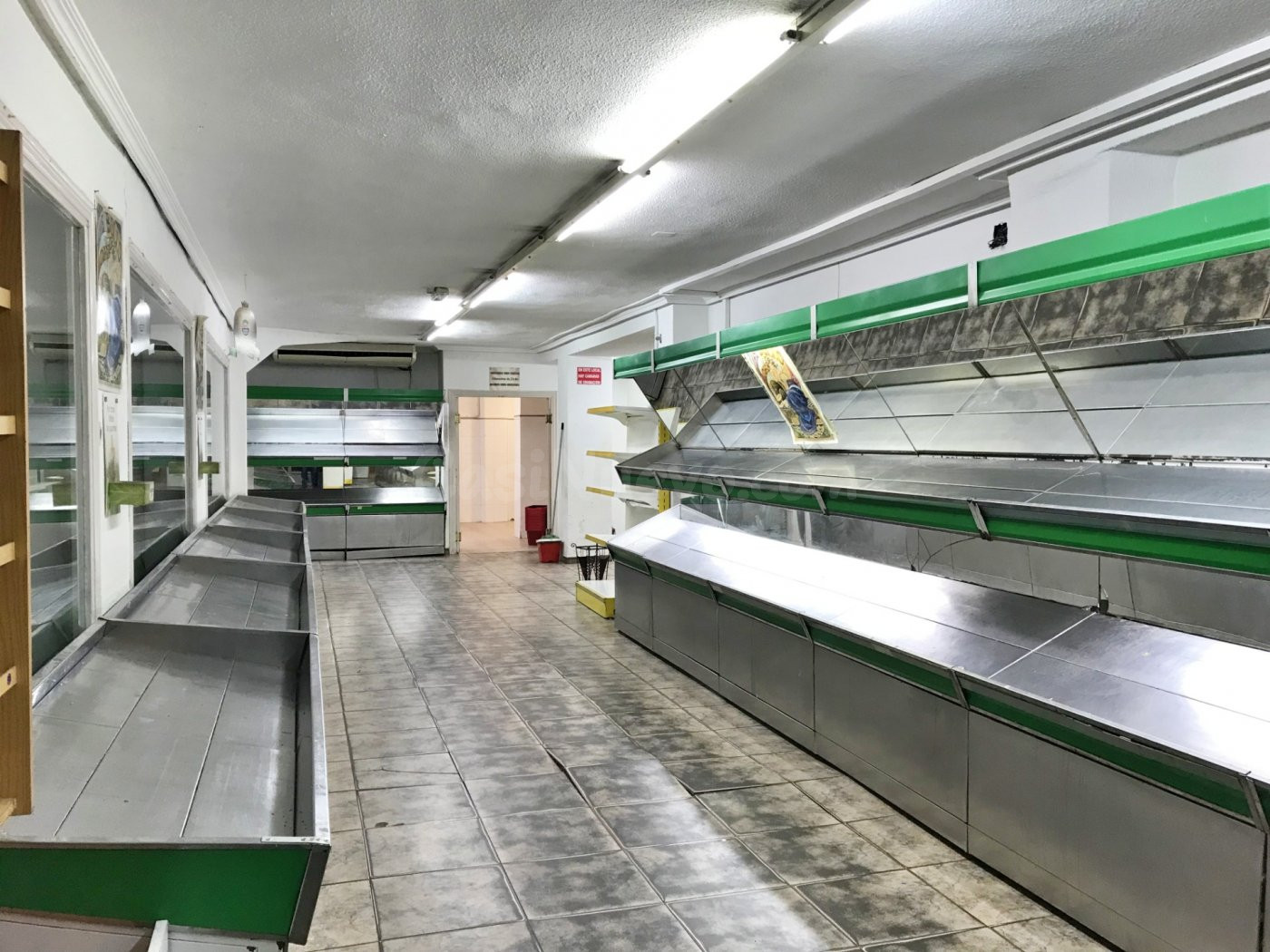 LOCAL CENTRICO EN CALLE ANDREU CASTILLEJOS, 18 - foto 4