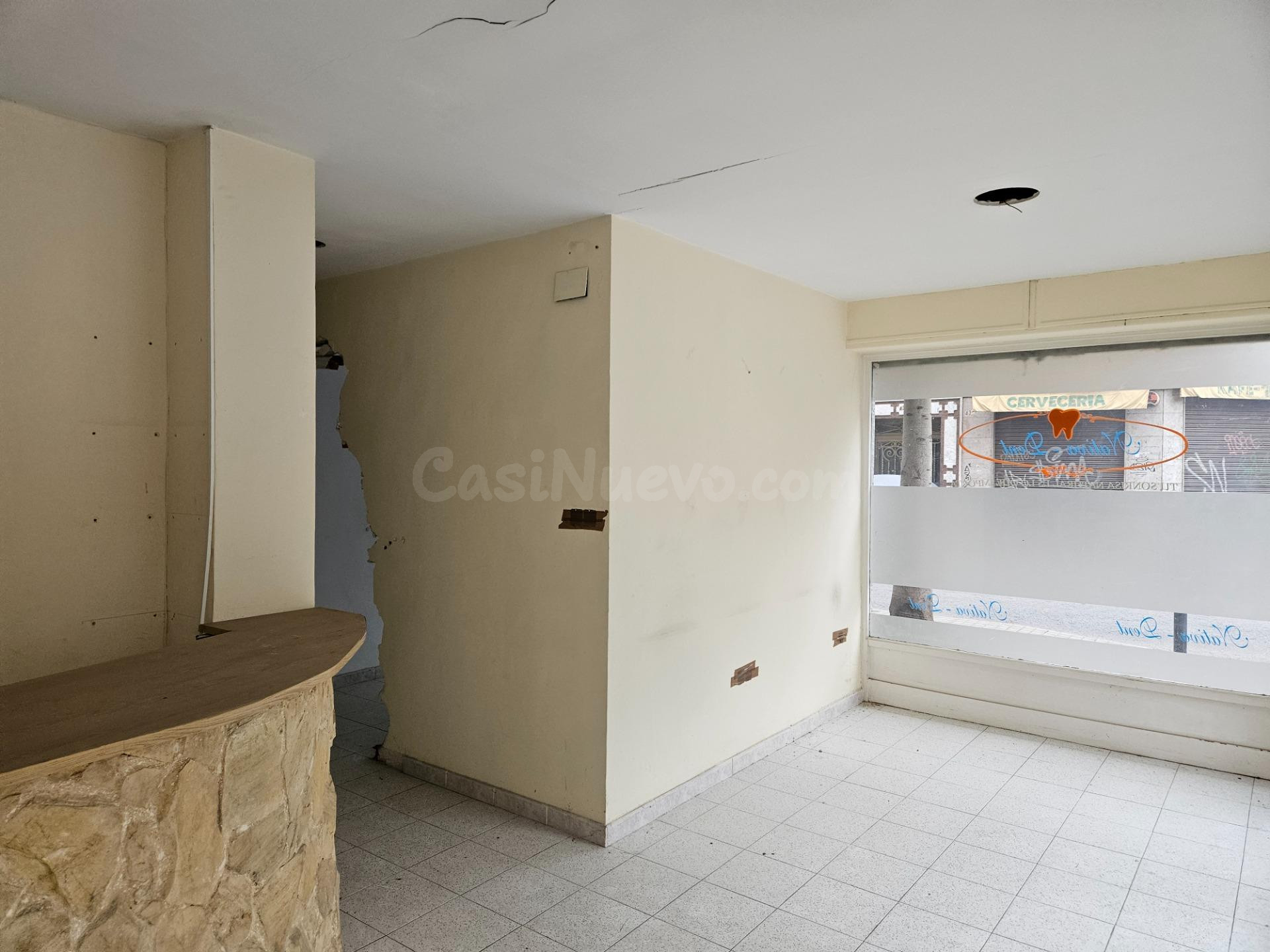 Excelente local comercial en esquina, con gran visibilidad - foto 2