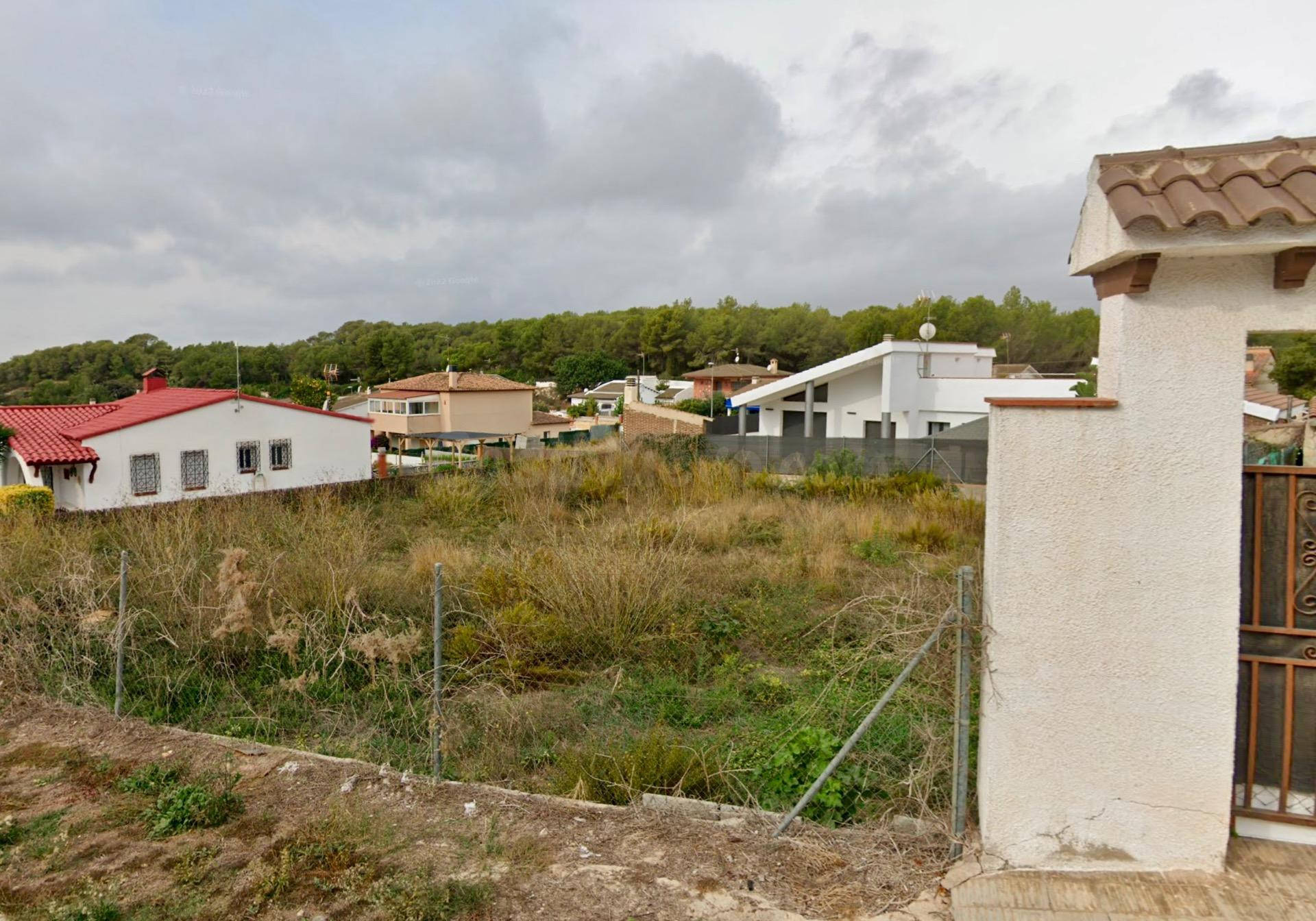 OPORTUNIDAD EXCEPCIONAL: TERRENO URBANO EDIFICABLE DE 637 m2 - foto 2