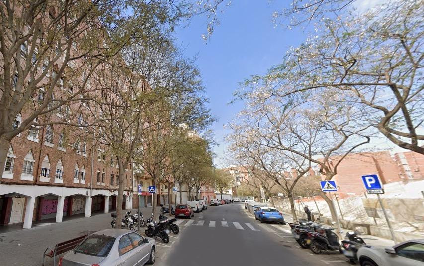 ATENCIÓN INVERSORES, PISO OCUPADO POR PERSONA SIN JUSTO TÍTULO EN VENTA EN SANTS-MONTJUIC, BARCELONA
