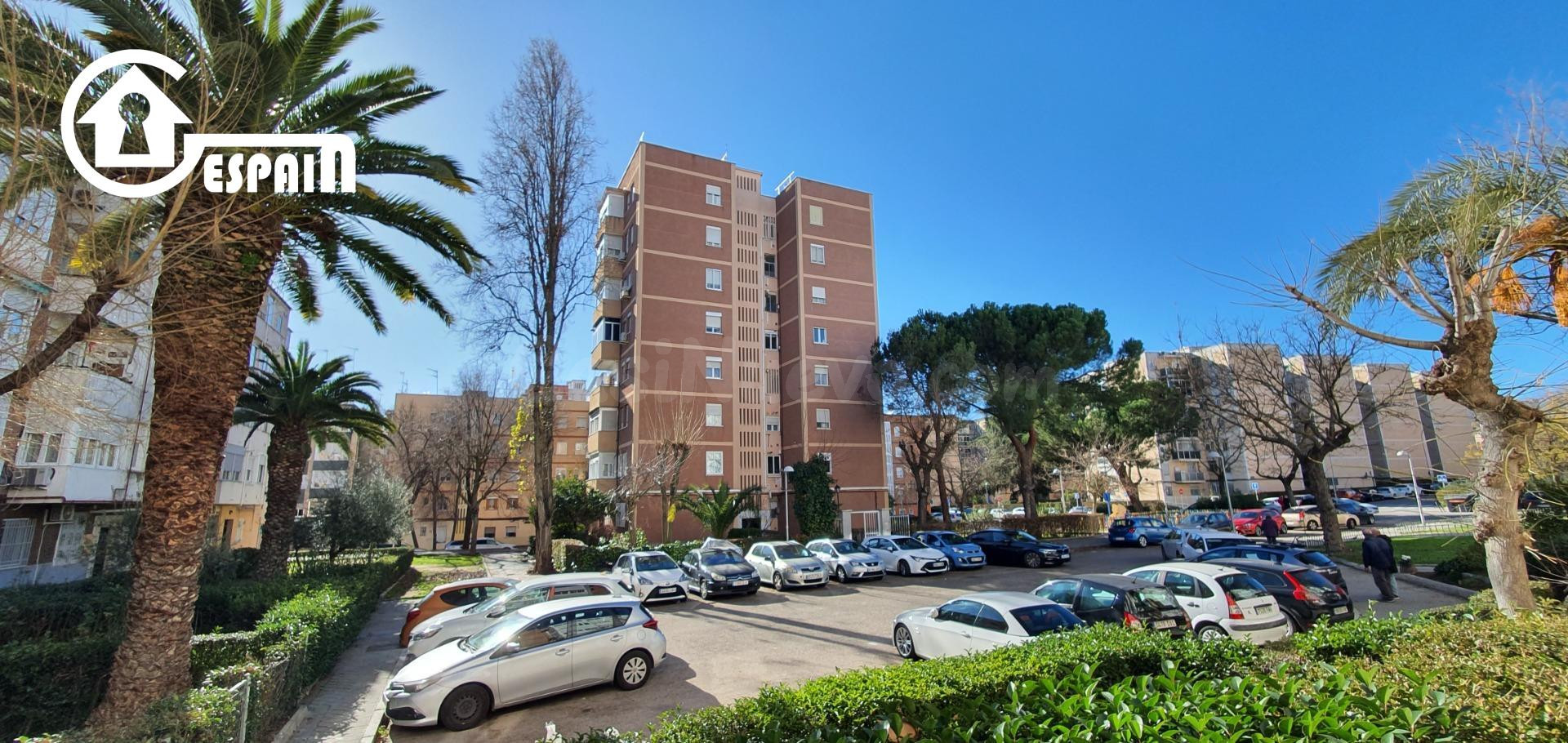 CASABANCO VENDE LOCAL MÁS DOS VIVIENDAS EN LLERENA.