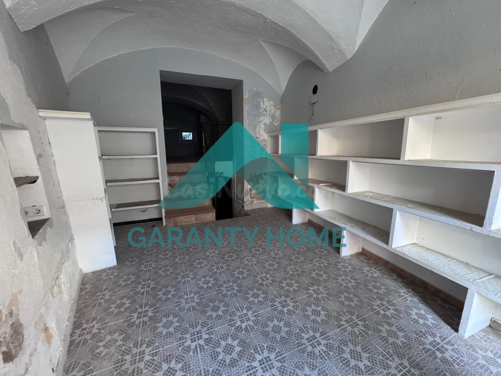 🏢 SE ALQUILA LOCAL COMERCIAL EN ZONA PINTORES – CÉNTRICO Y F